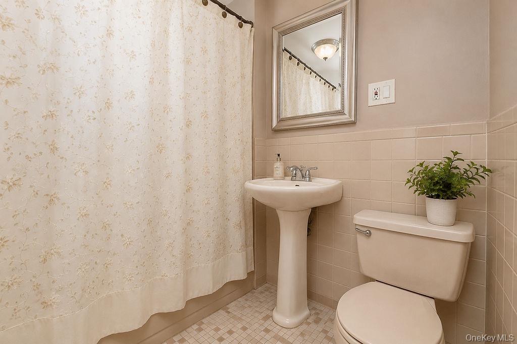 105-23 Remington Street Property Photo 8