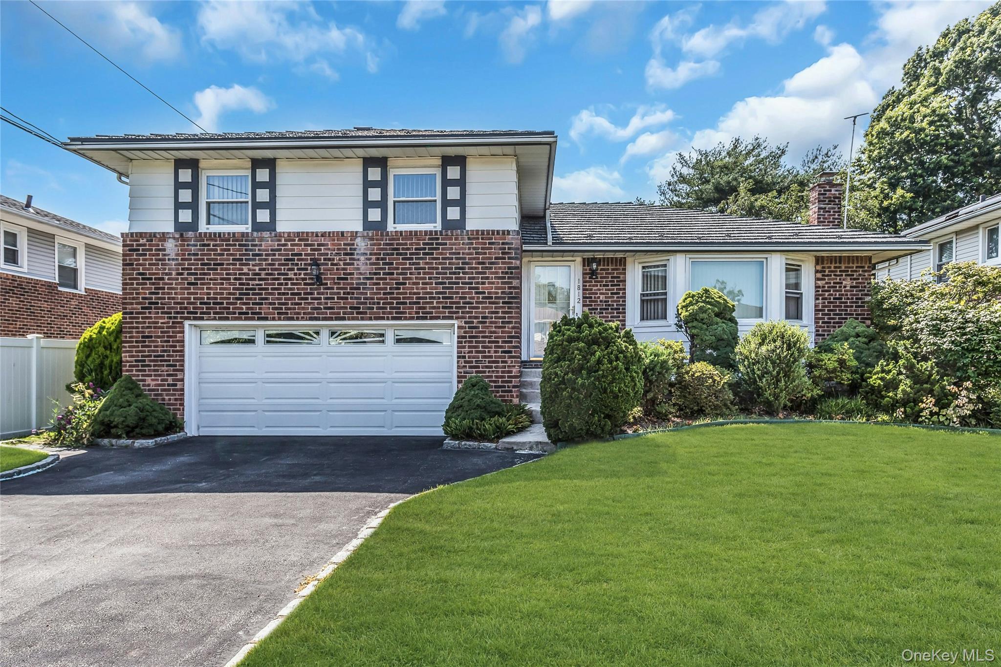 1812 Collins Street Property Photo 1