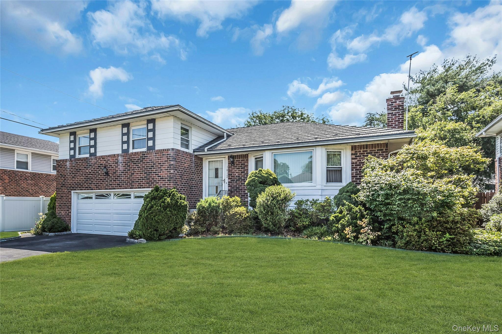 1812 Collins Street Property Photo 2