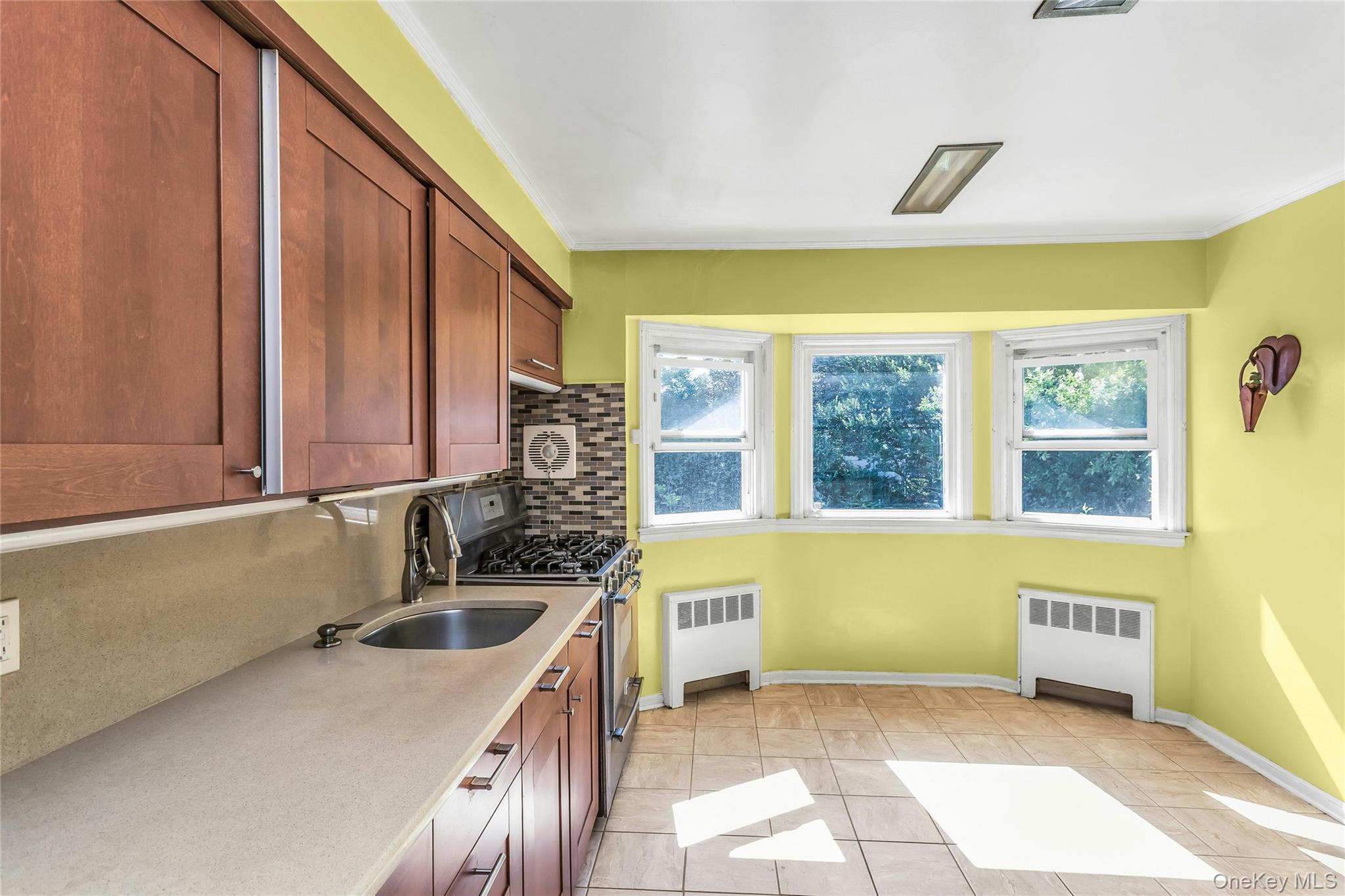 1812 Collins Street Property Photo 7