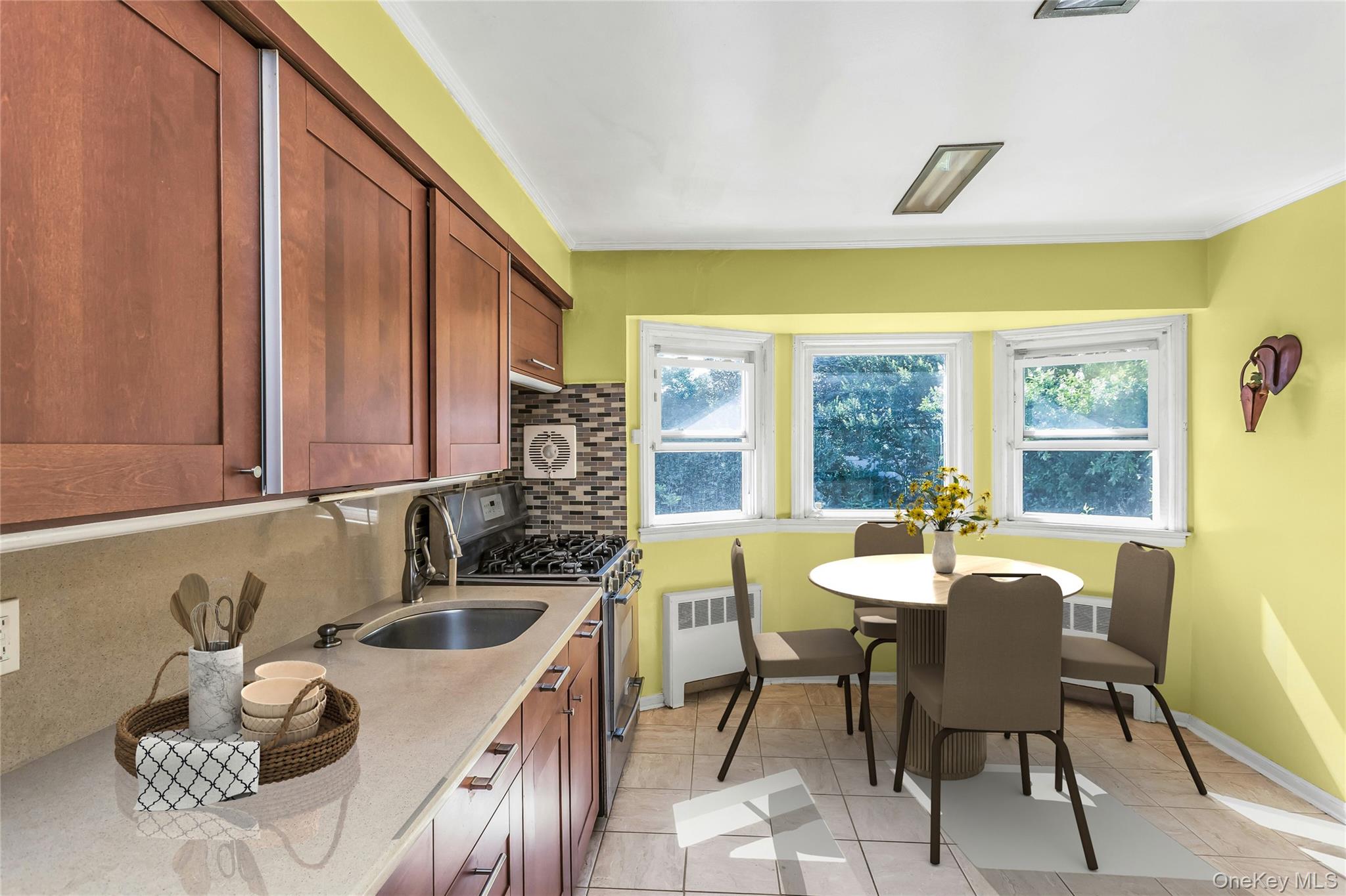 1812 Collins Street Property Photo 8
