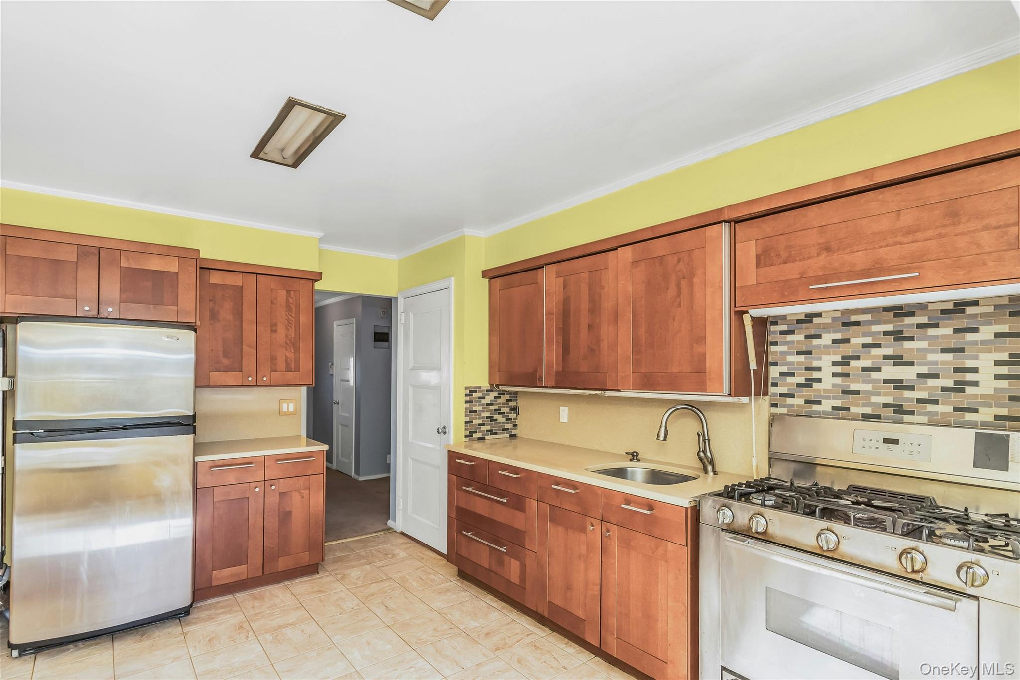 1812 Collins Street Property Photo 9