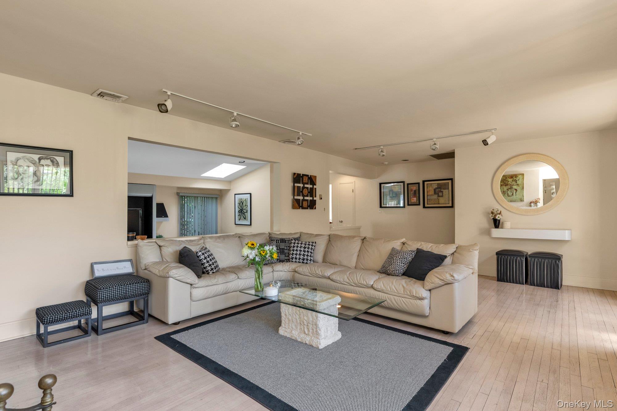 25 Linden Lane Property Photo 5