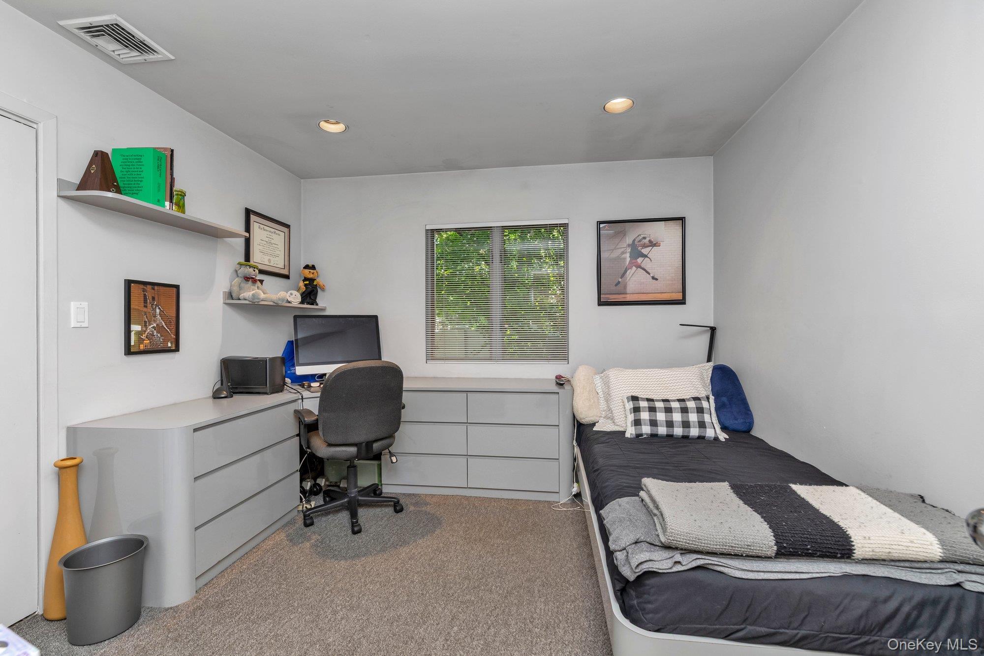 25 Linden Lane Property Photo 16