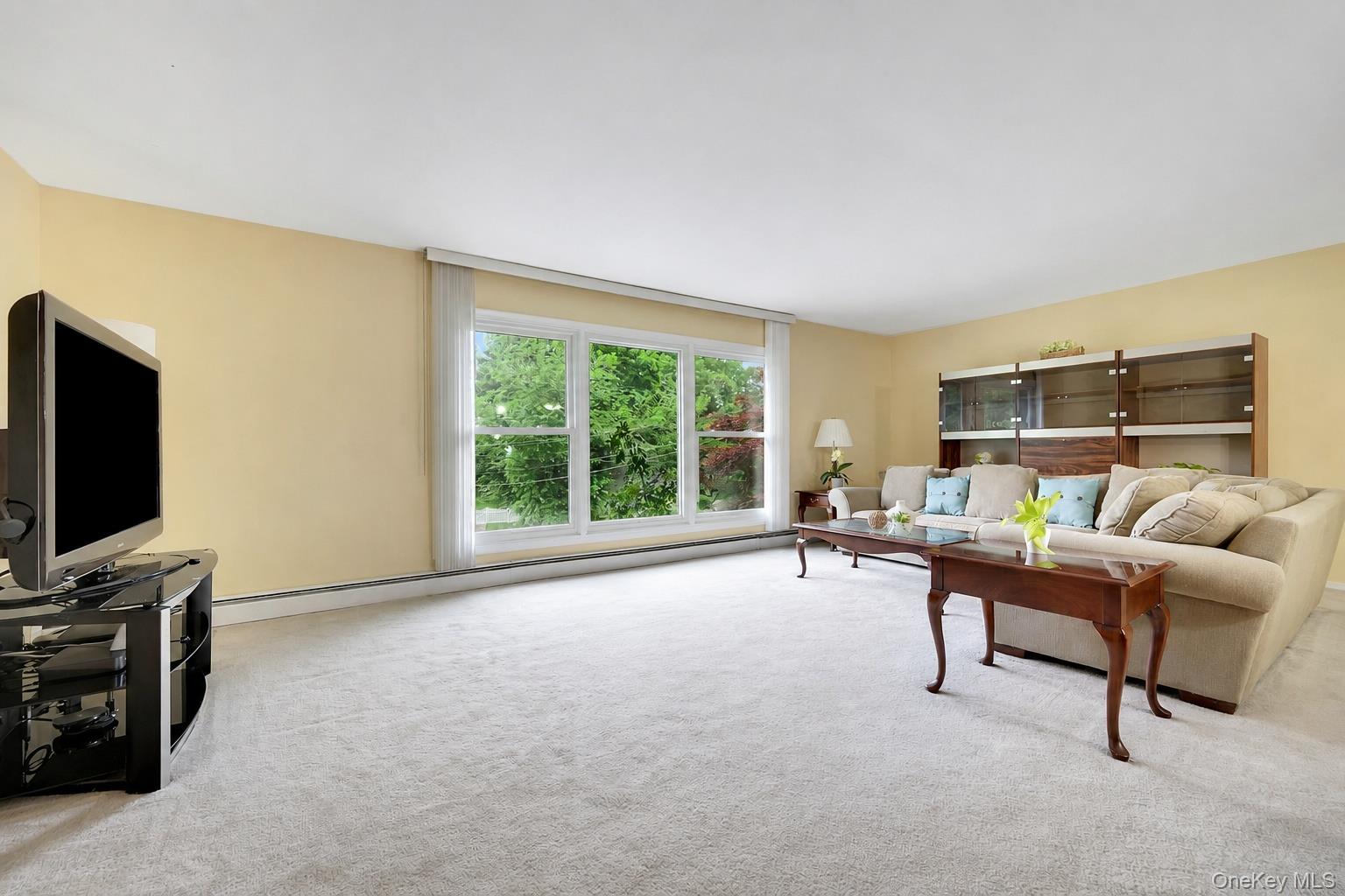 247 S Healy Avenue Property Photo 3