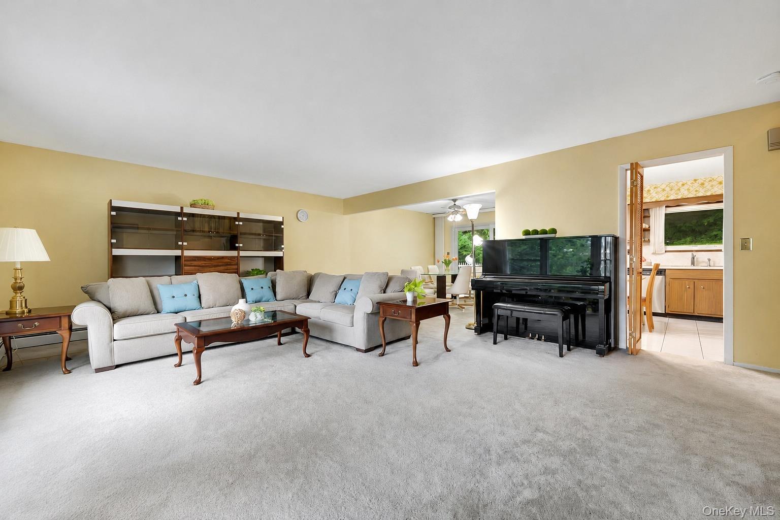247 S Healy Avenue Property Photo 4