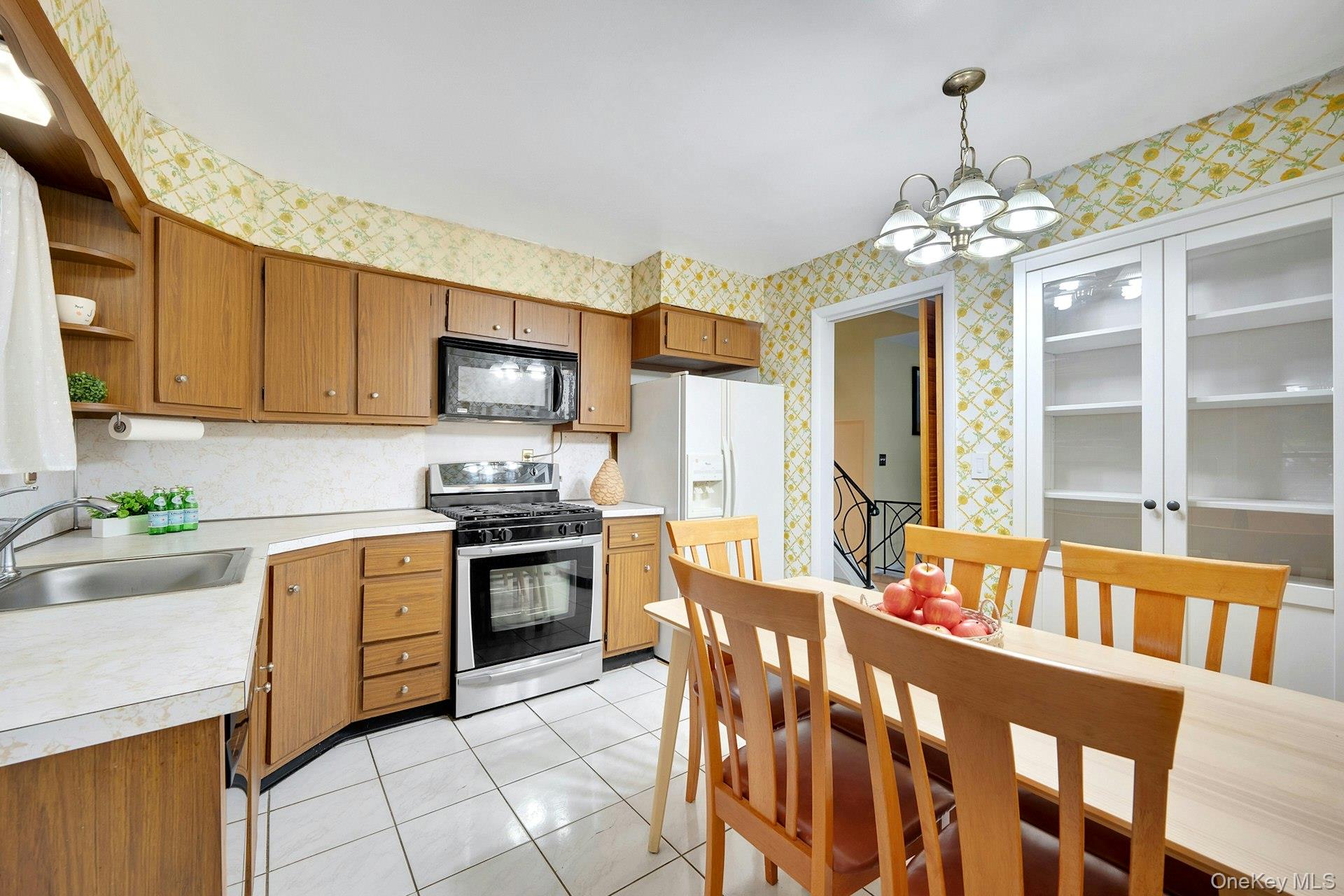 247 S Healy Avenue Property Photo 10