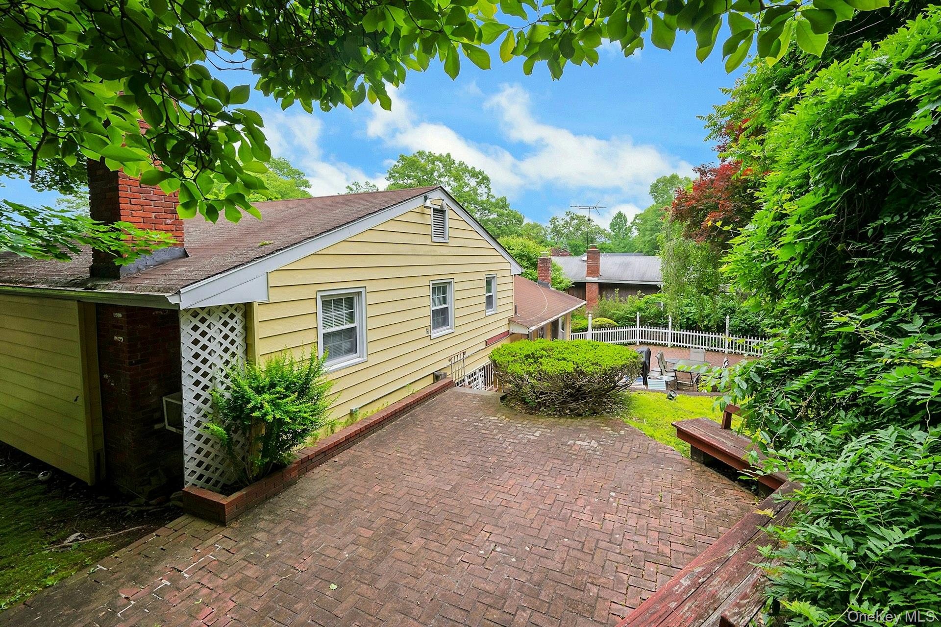 247 S Healy Avenue Property Photo 23
