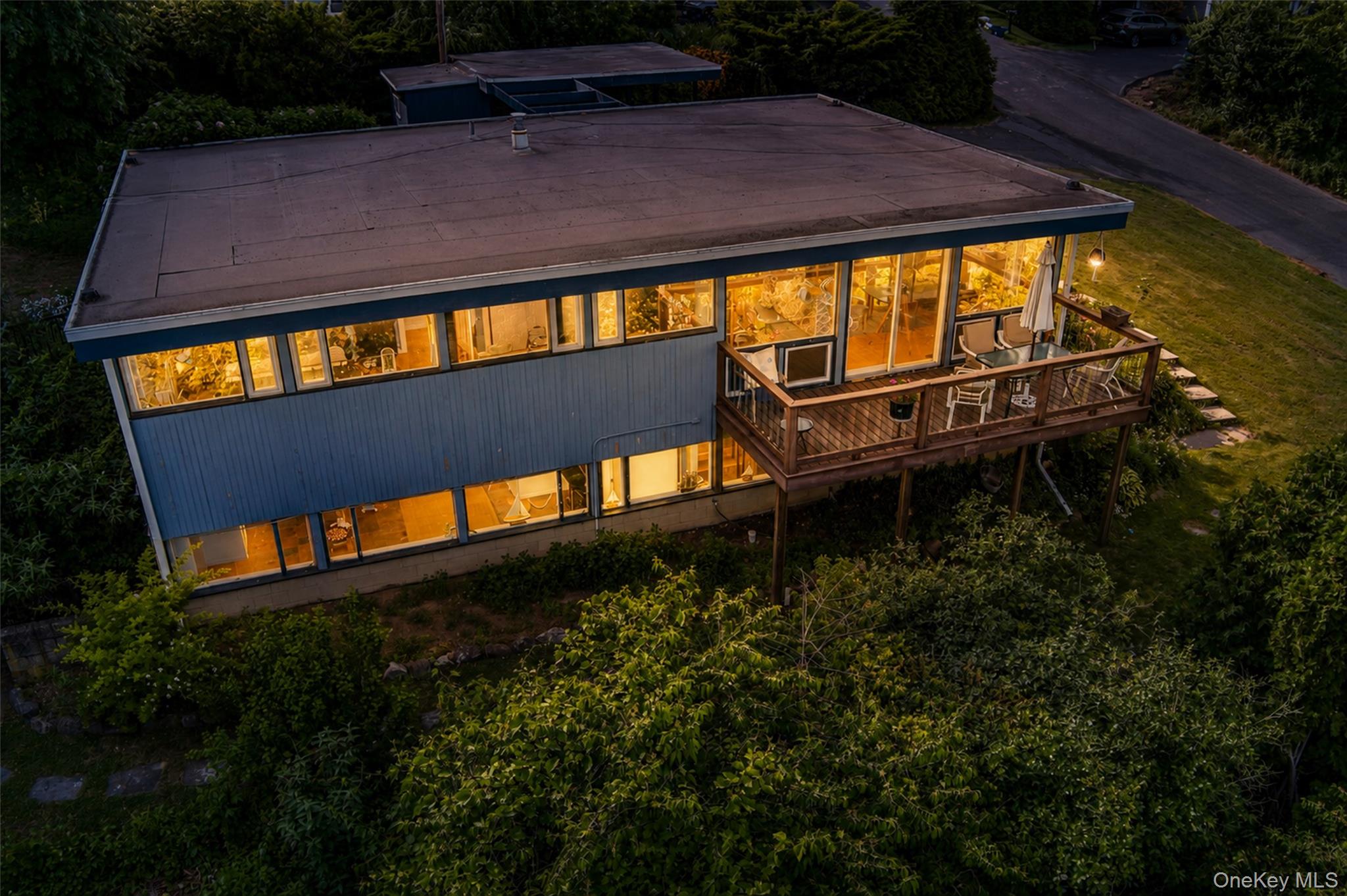 8 Edgewater Lane Property Photo 4