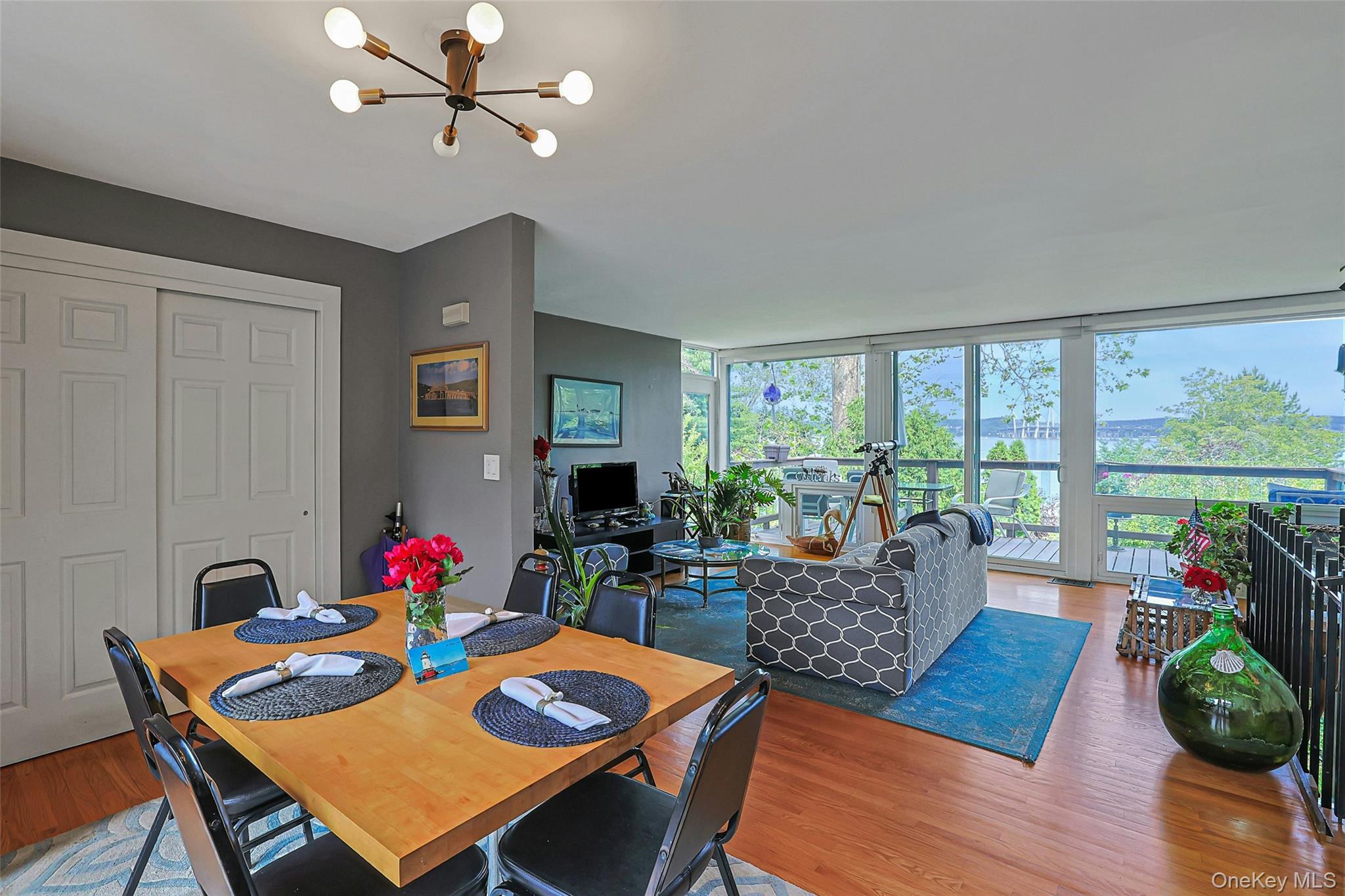 8 Edgewater Lane Property Photo 10