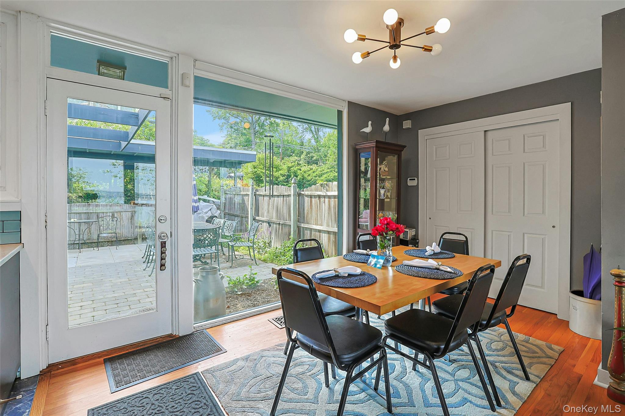 8 Edgewater Lane Property Photo 11