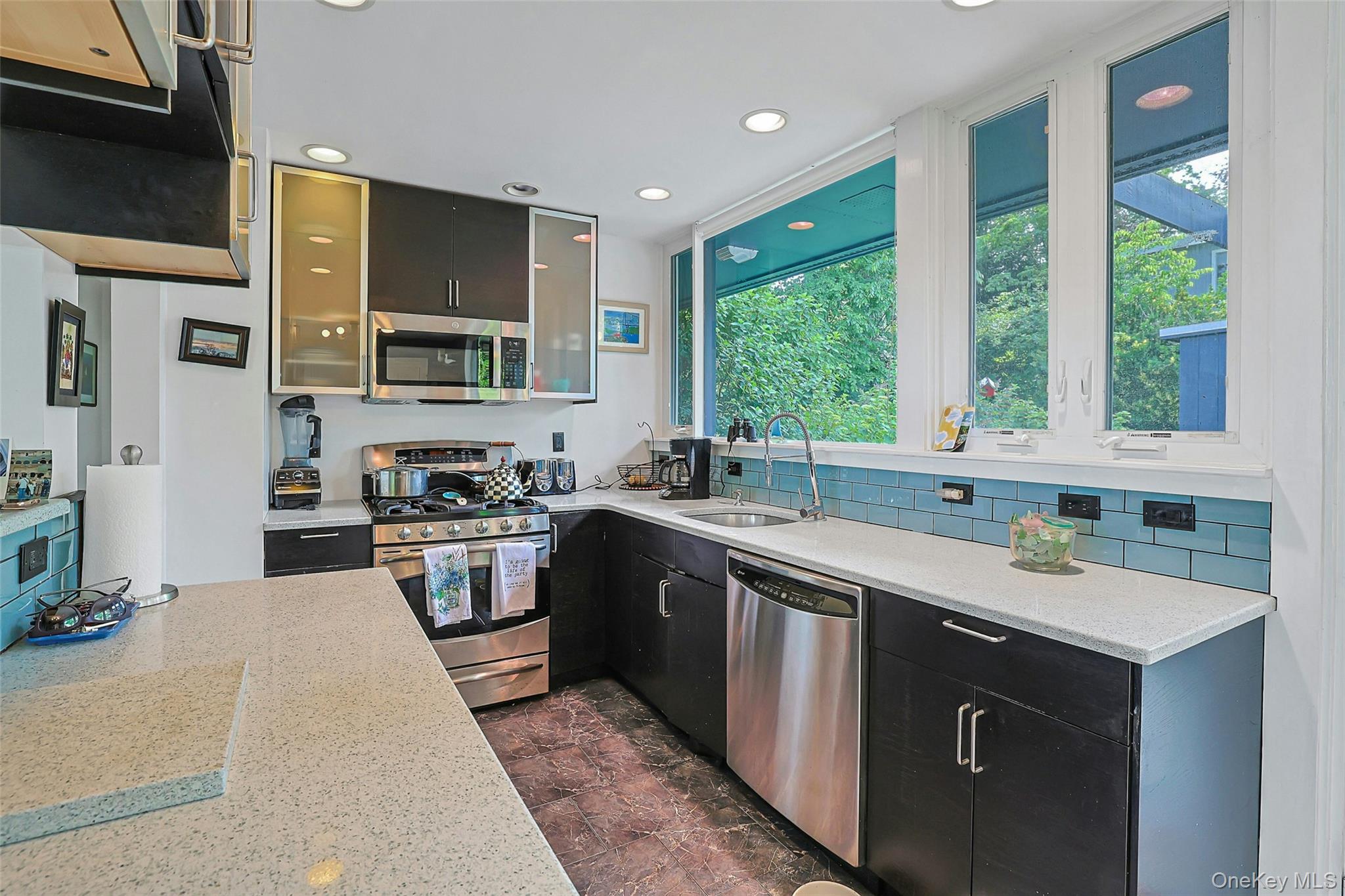 8 Edgewater Lane Property Photo 14