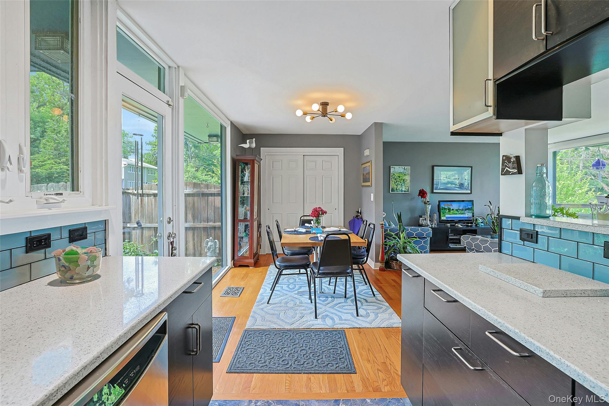 8 Edgewater Lane Property Photo 15