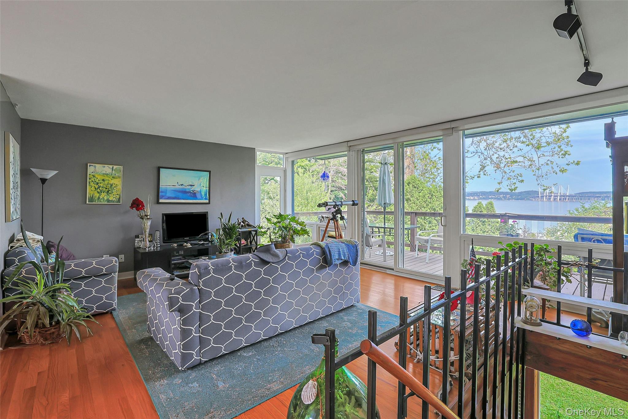 8 Edgewater Lane Property Photo 16