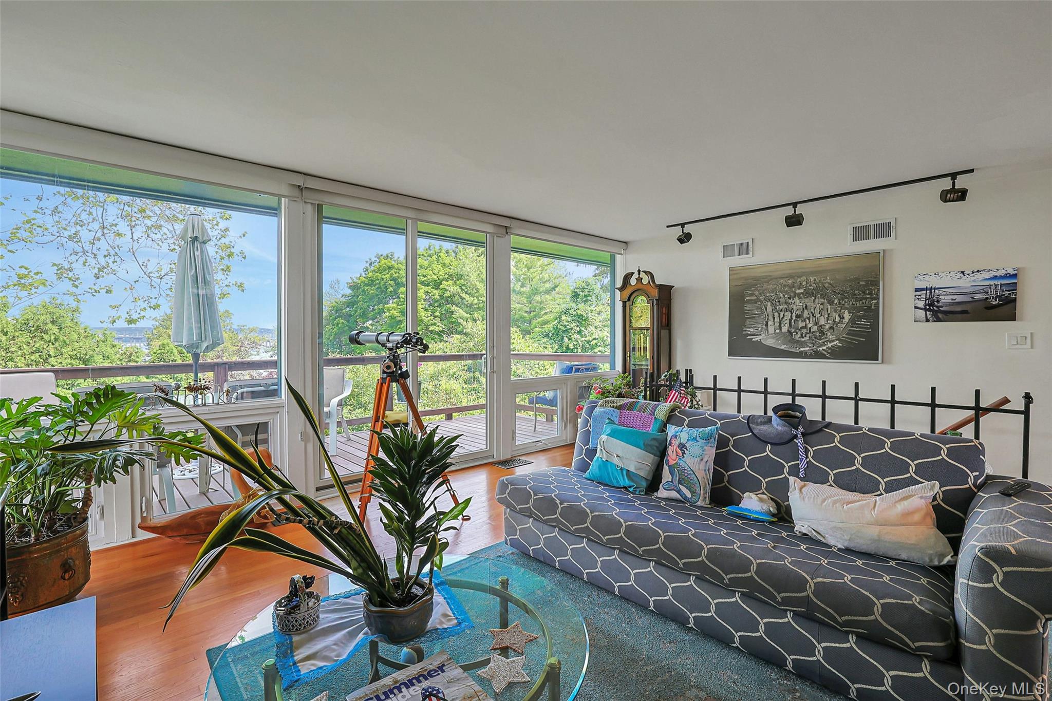 8 Edgewater Lane Property Photo 17