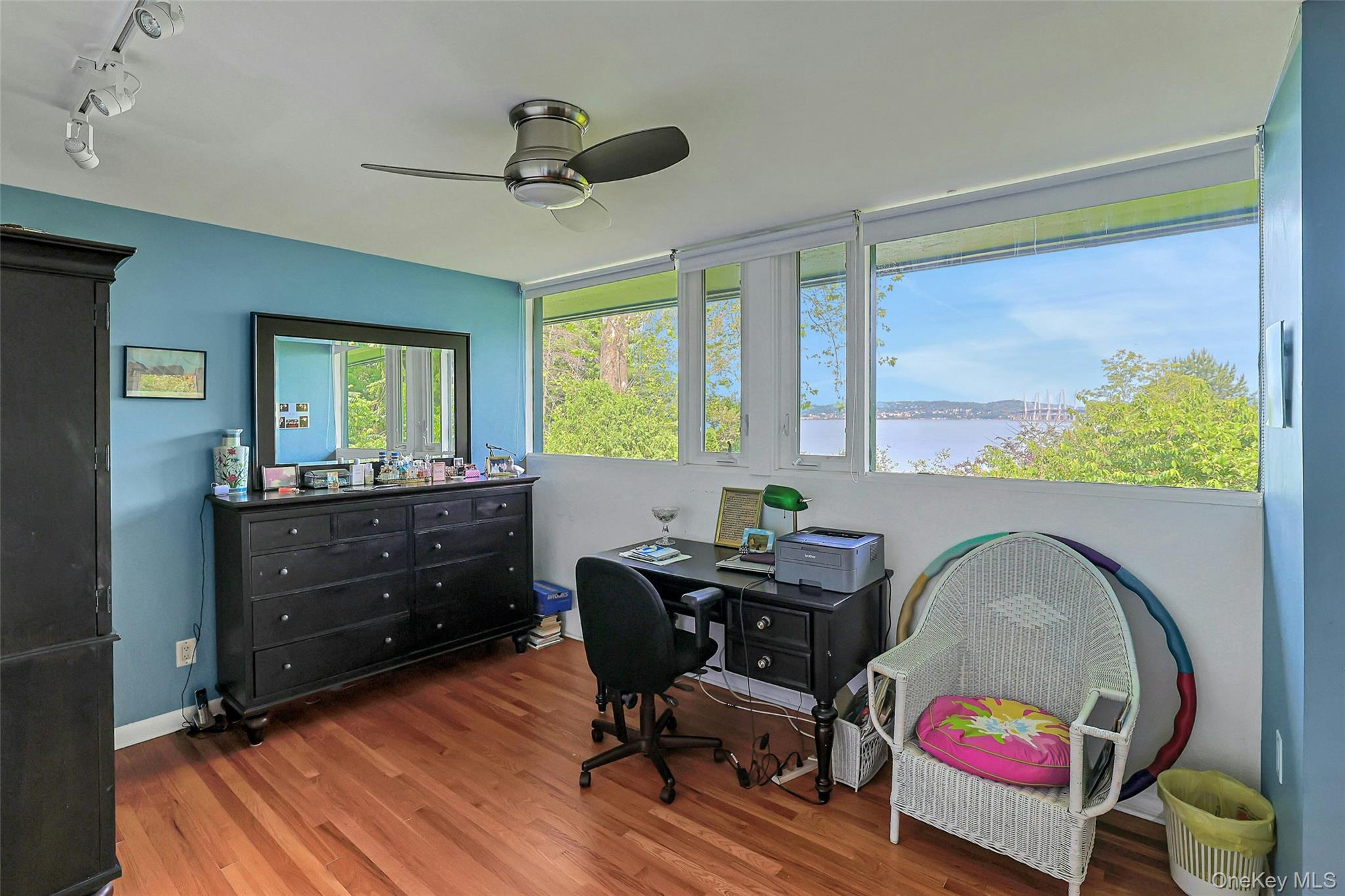 8 Edgewater Lane Property Photo 25