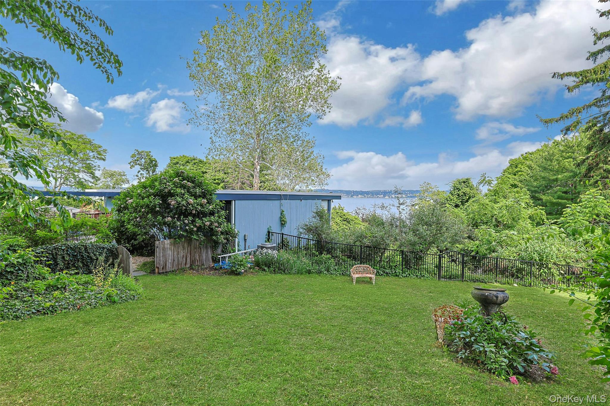 8 Edgewater Lane Property Photo 37