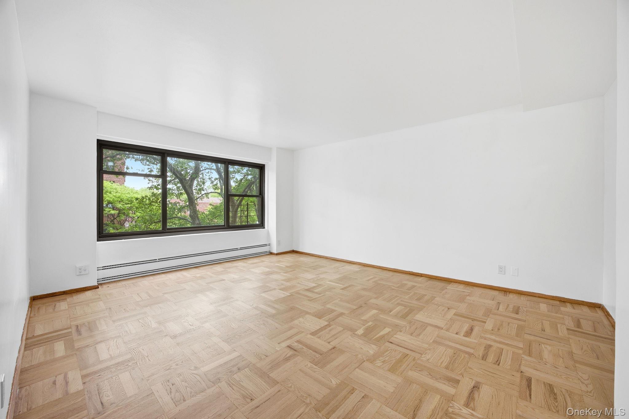 33-52 Crescent Street 4c Property Photo 2