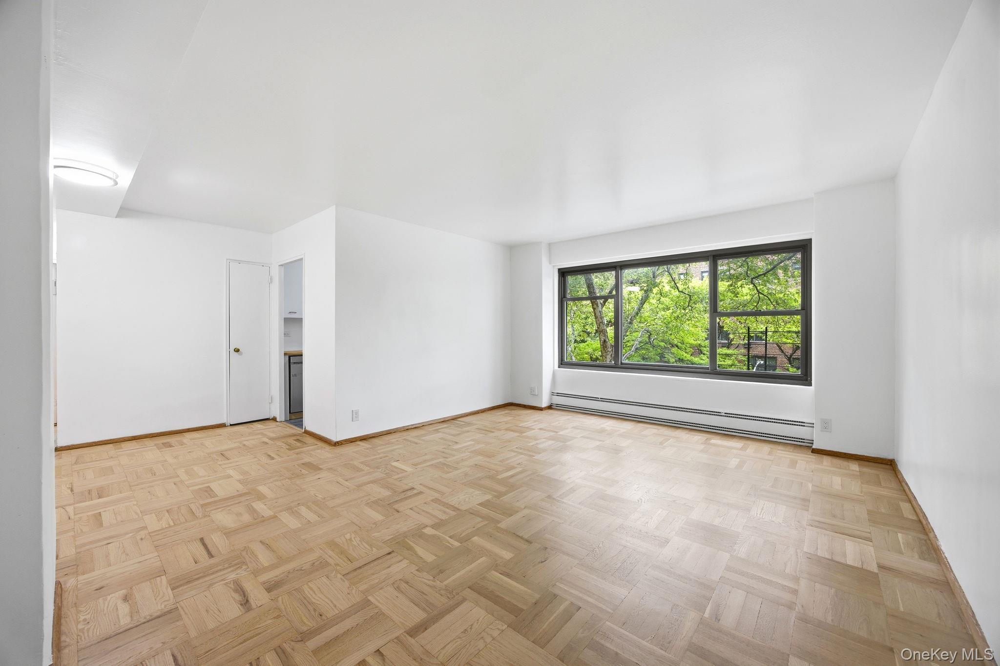 33-52 Crescent Street 4c Property Photo 3