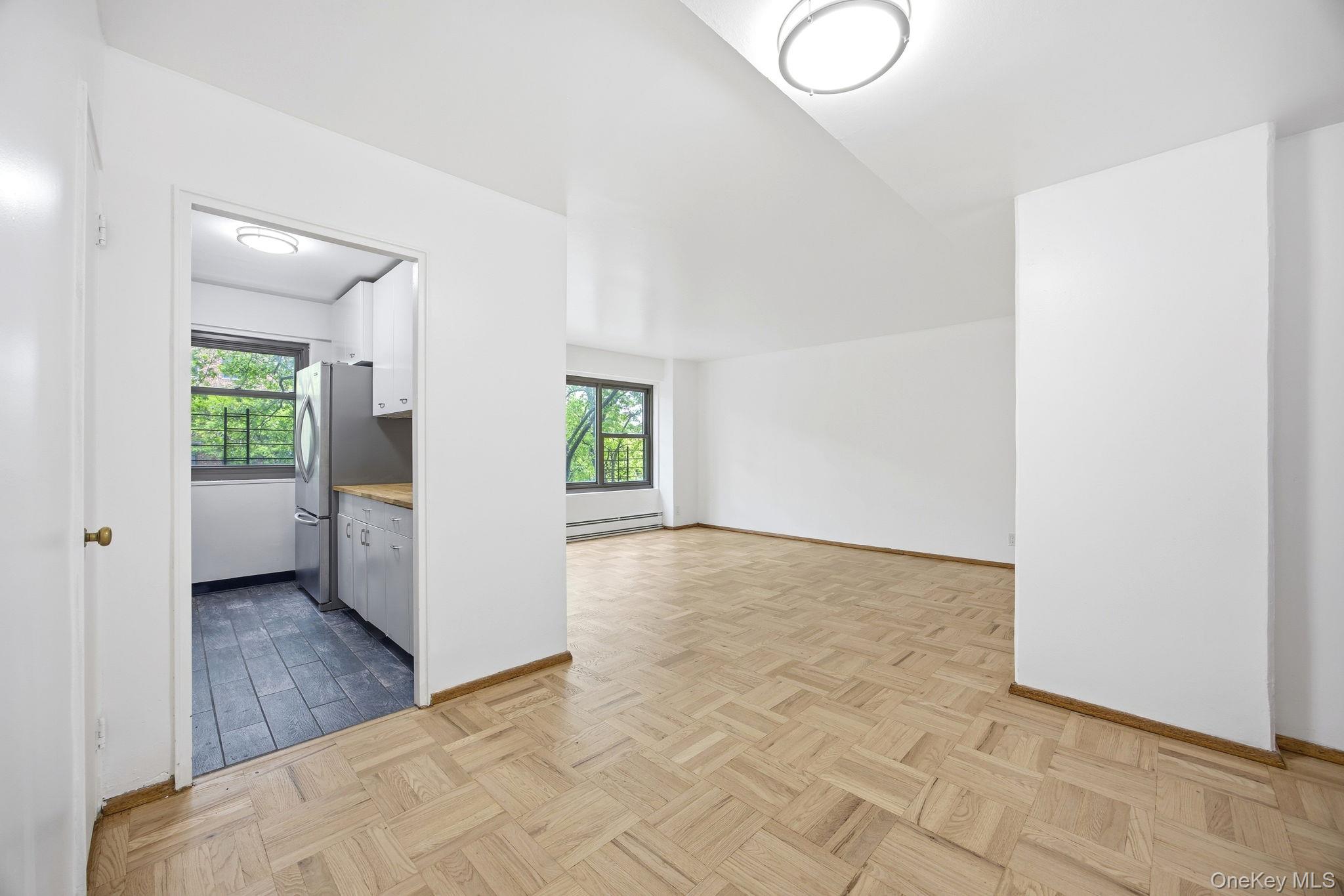 33-52 Crescent Street 4c Property Photo 4