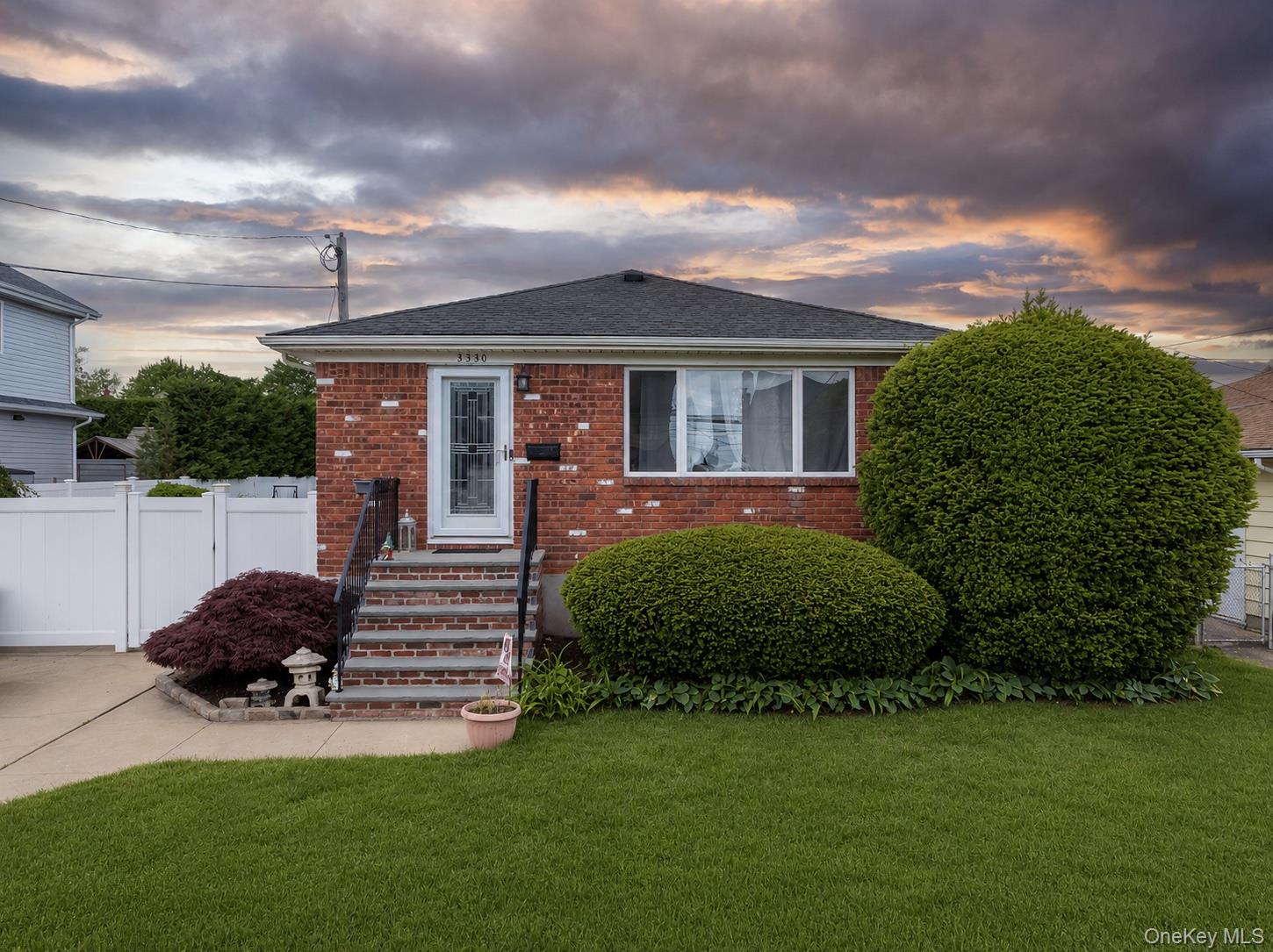 3330 Murdock Avenue Property Photo 1