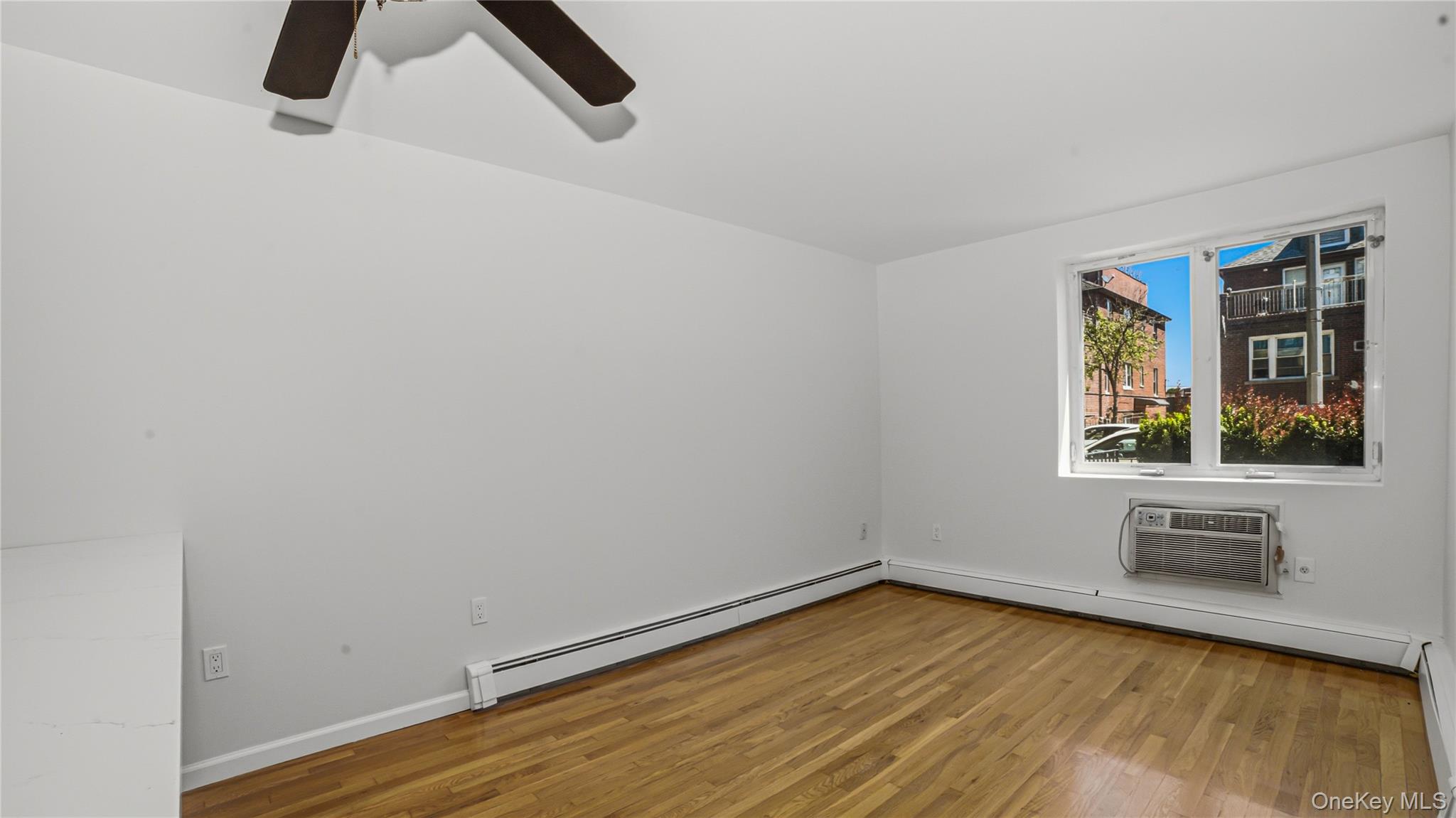2011 Colonial Avenue Property Photo 4