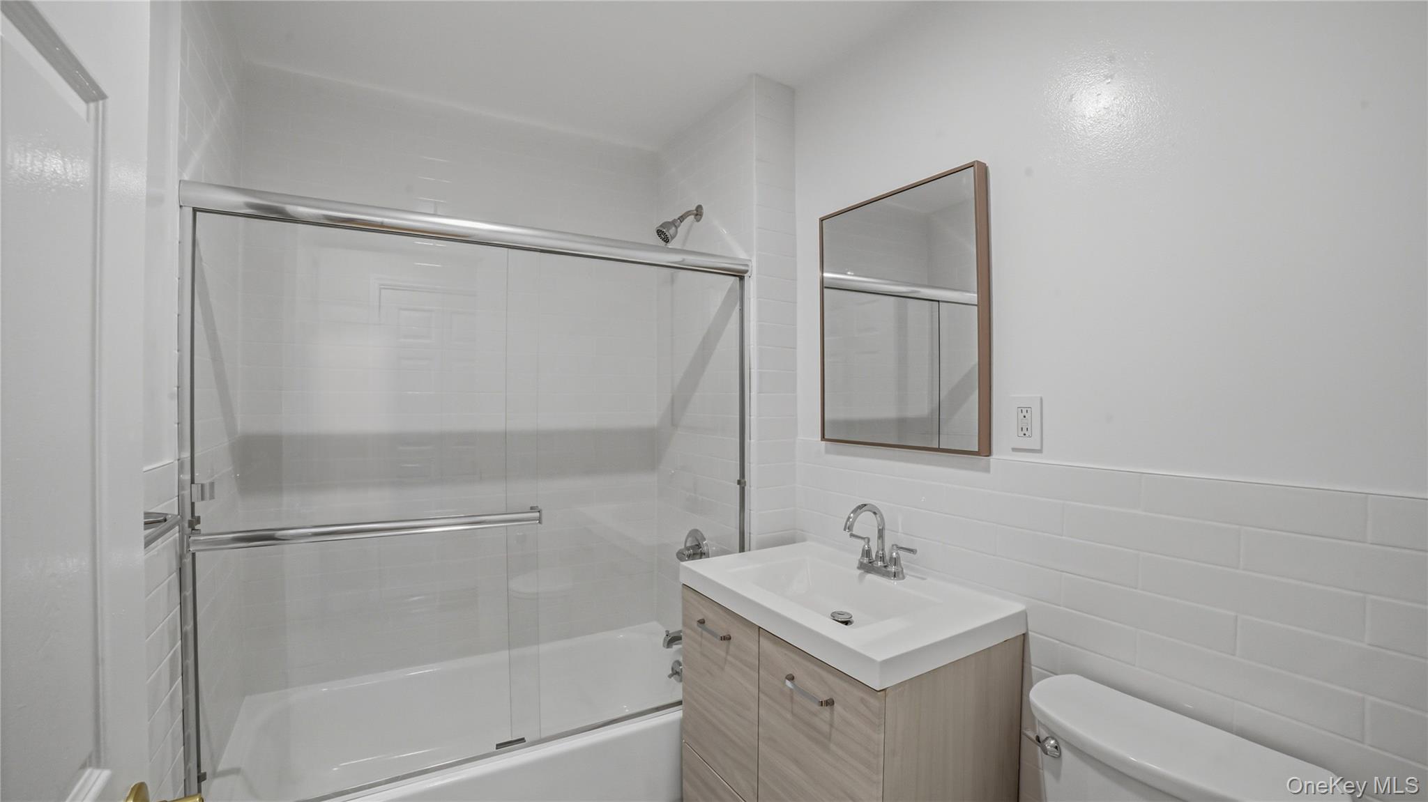 2011 Colonial Avenue Property Photo 7