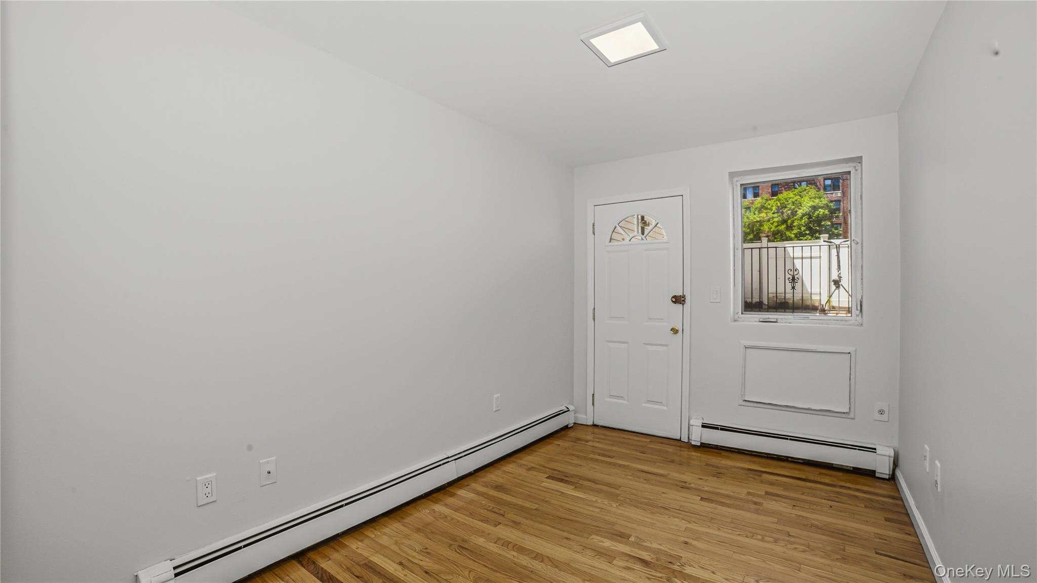 2011 Colonial Avenue Property Photo 10