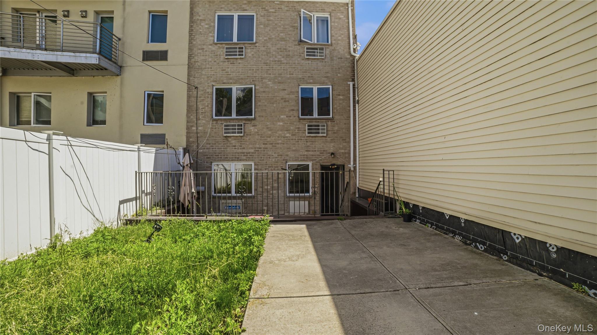 2011 Colonial Avenue Property Photo 12