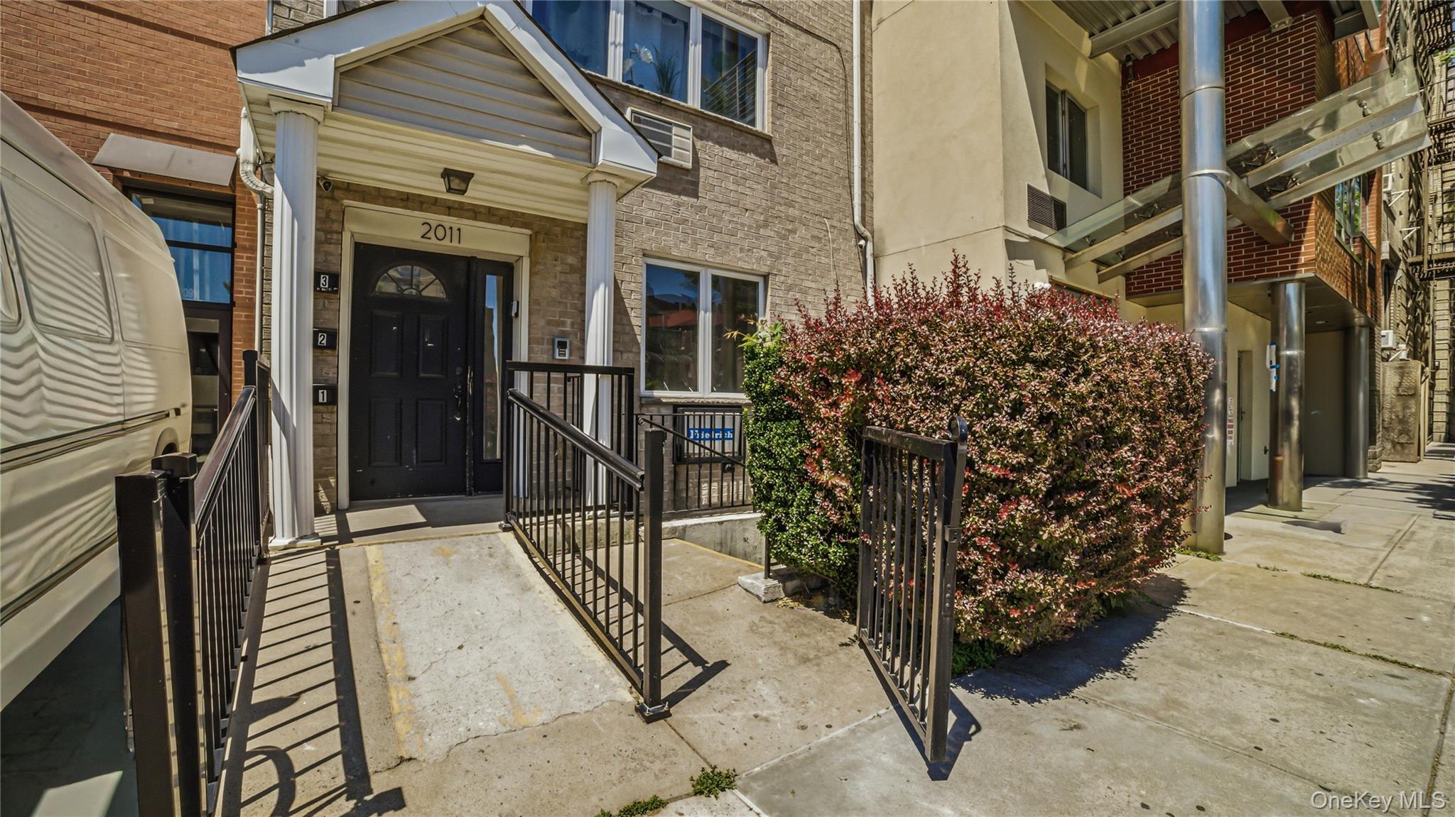 2011 Colonial Avenue Property Photo 15
