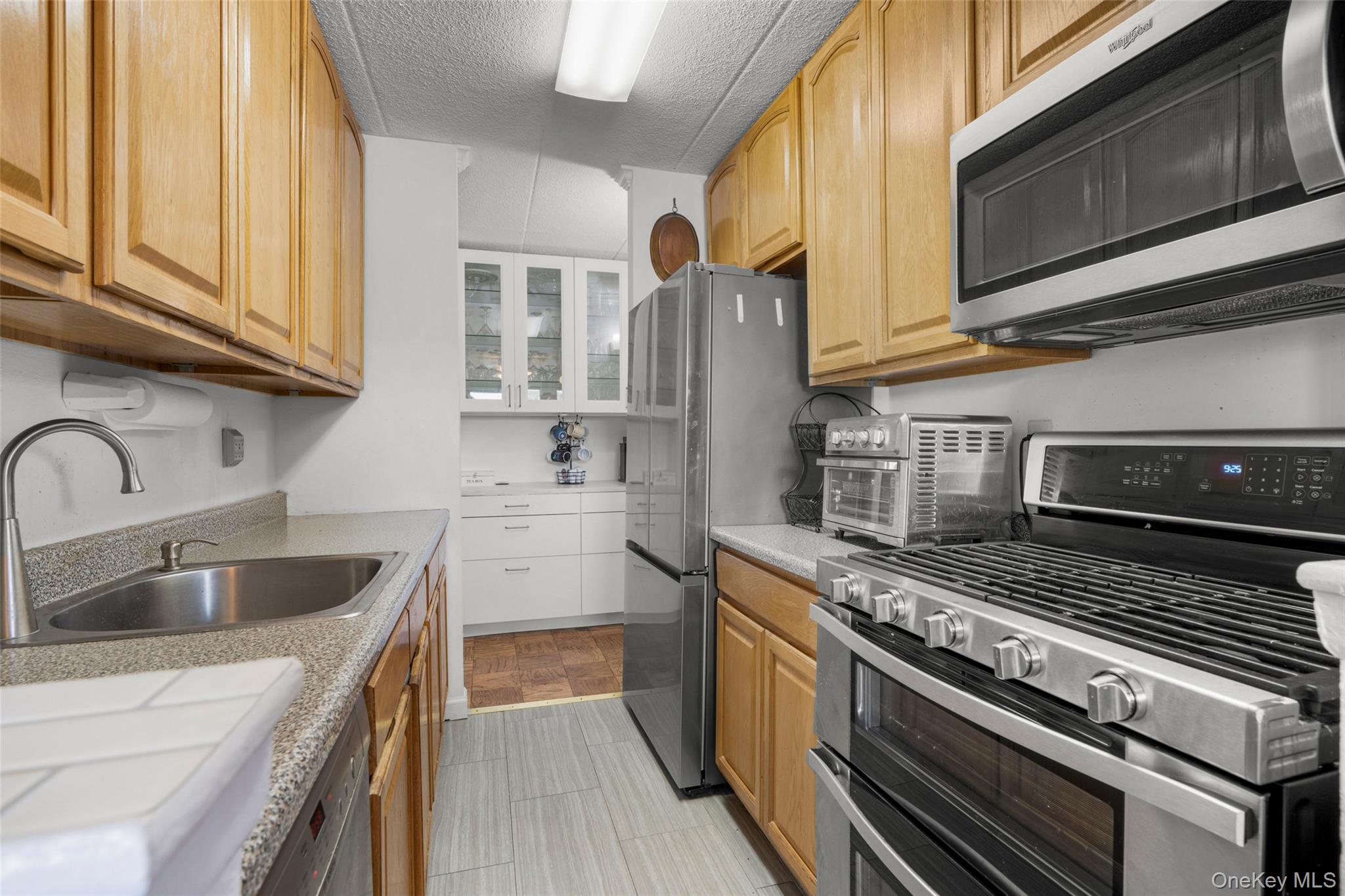 1085 Warburton Avenue 425 Property Photo 10