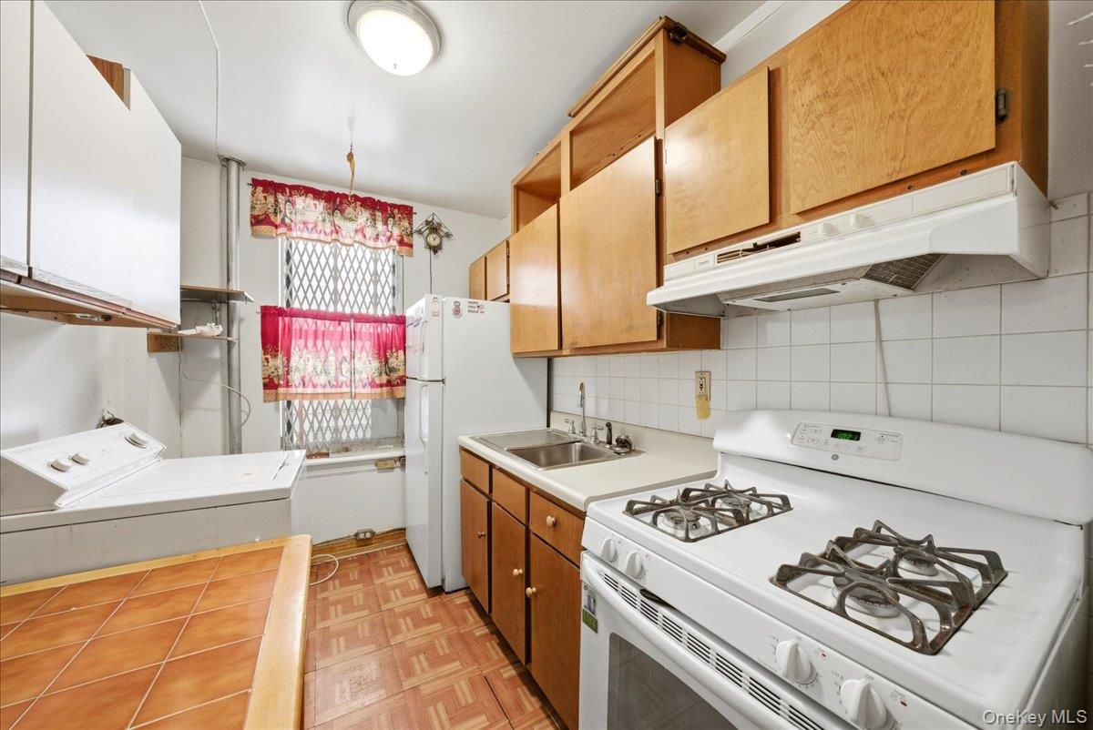 1200 Woodycrest Avenue 1c Property Photo 5