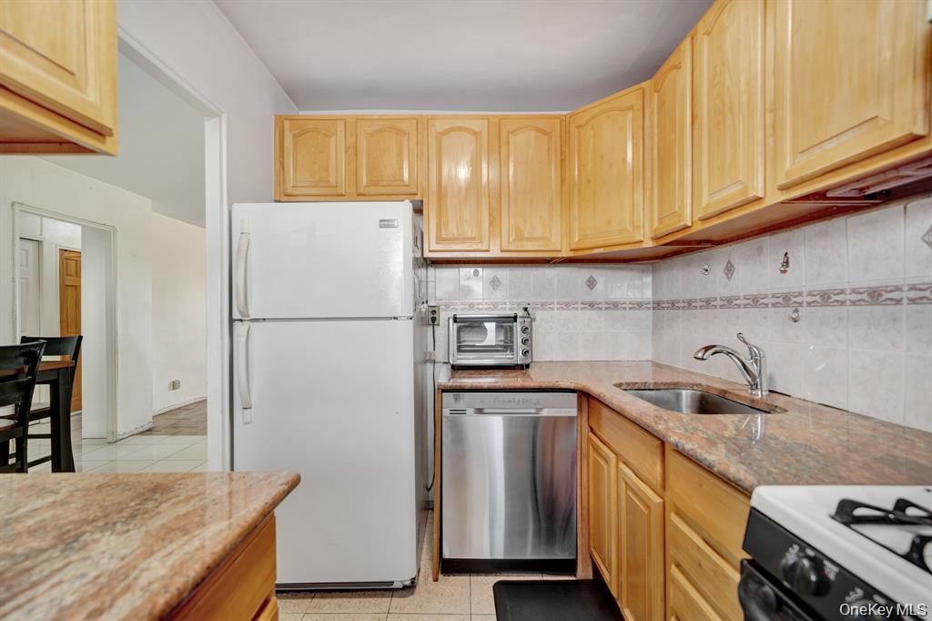 61-15 98th Street 16h Property Photo 4