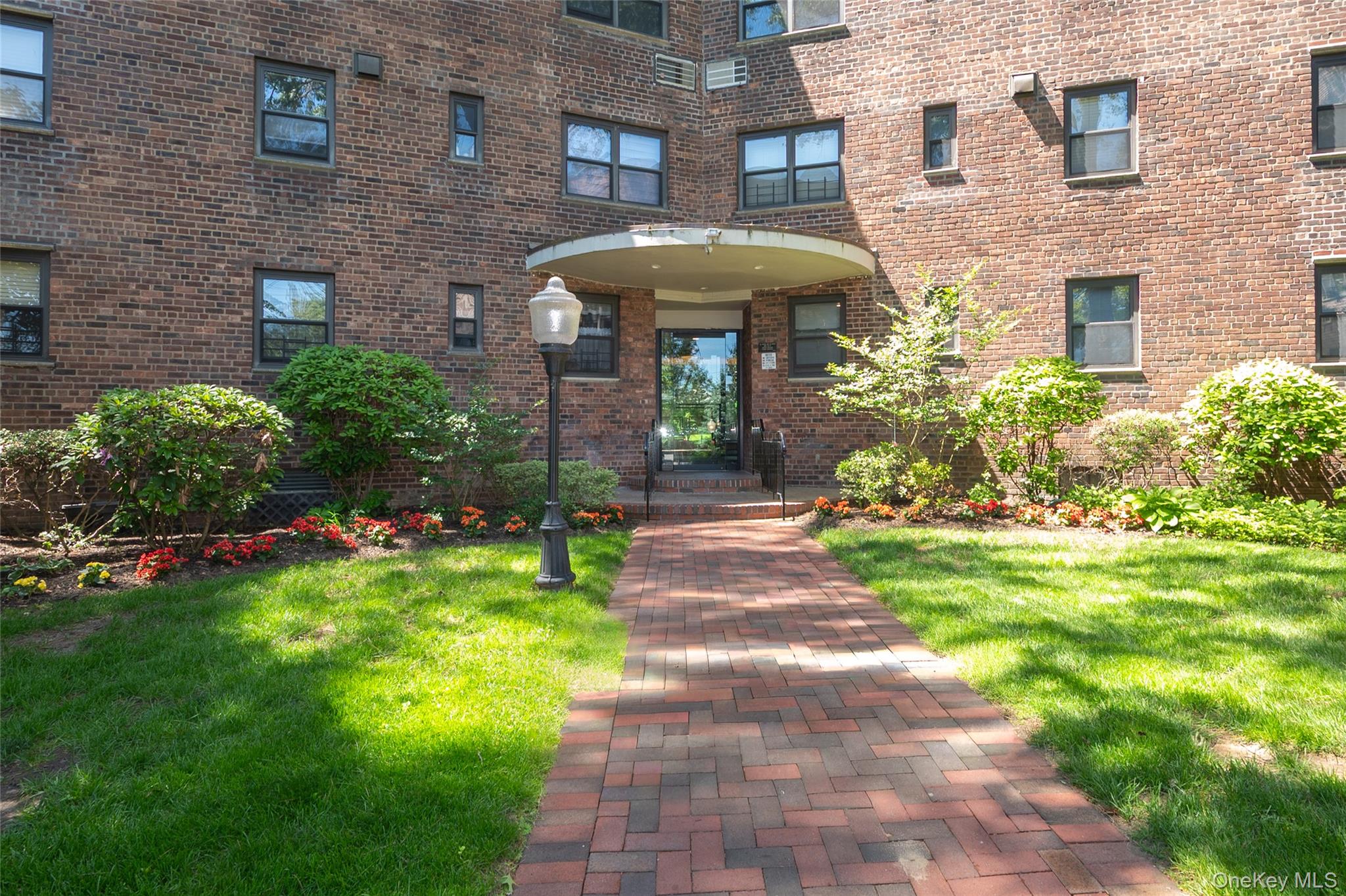 50 Brompton Road Apt 3h Property Photo 2