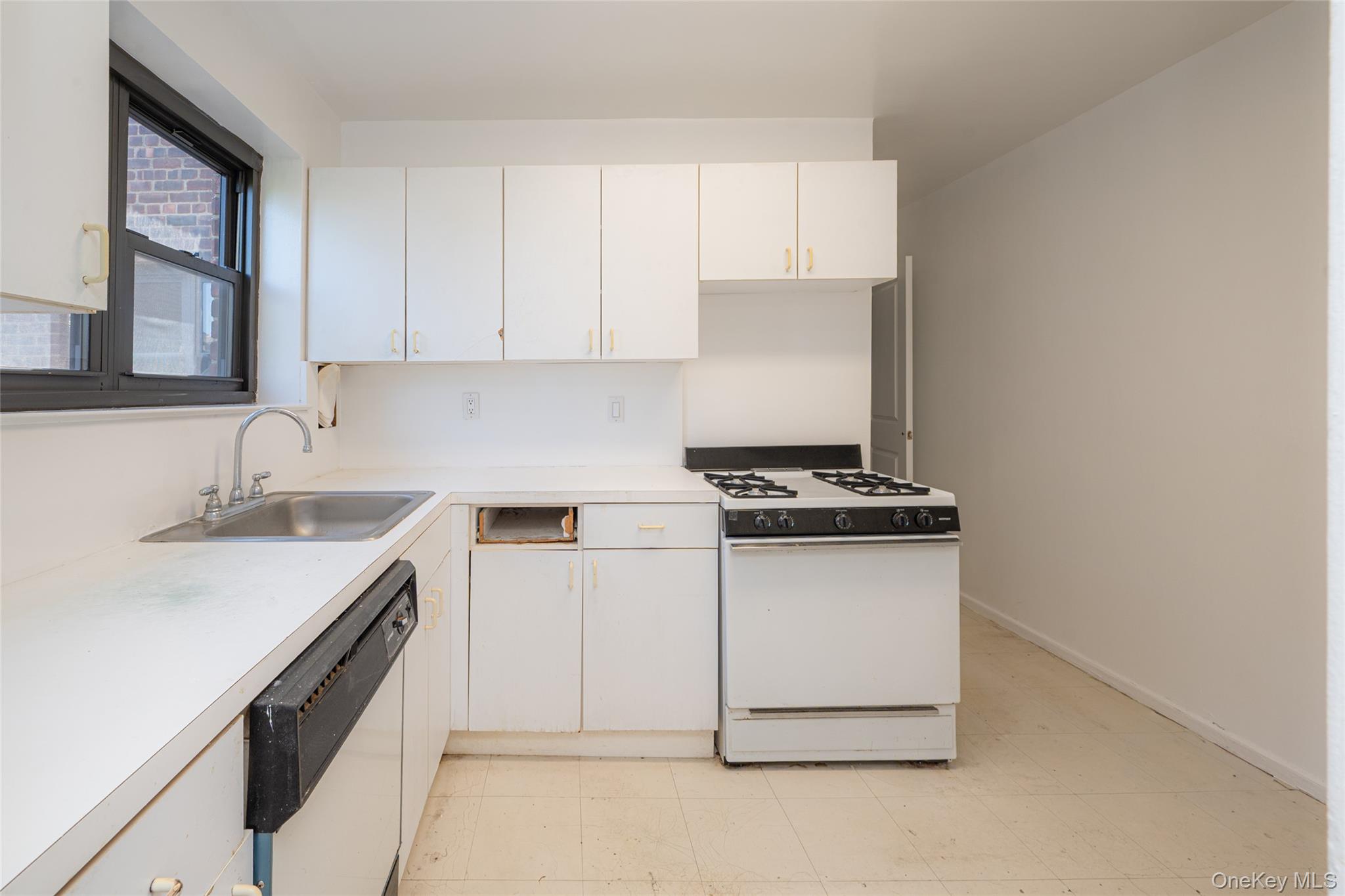 50 Brompton Road Apt 3h Property Photo 16
