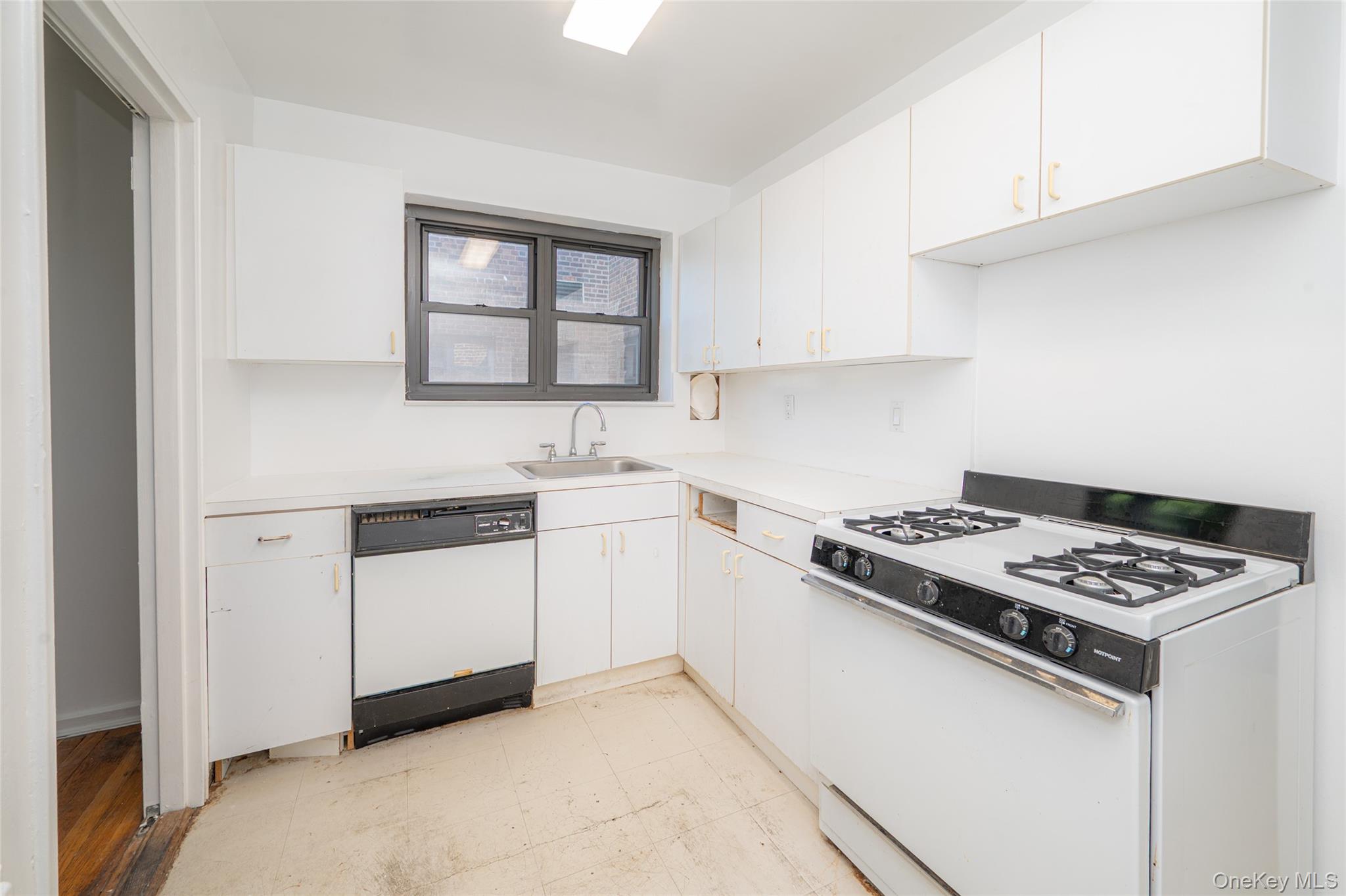 50 Brompton Road Apt 3h Property Photo 17