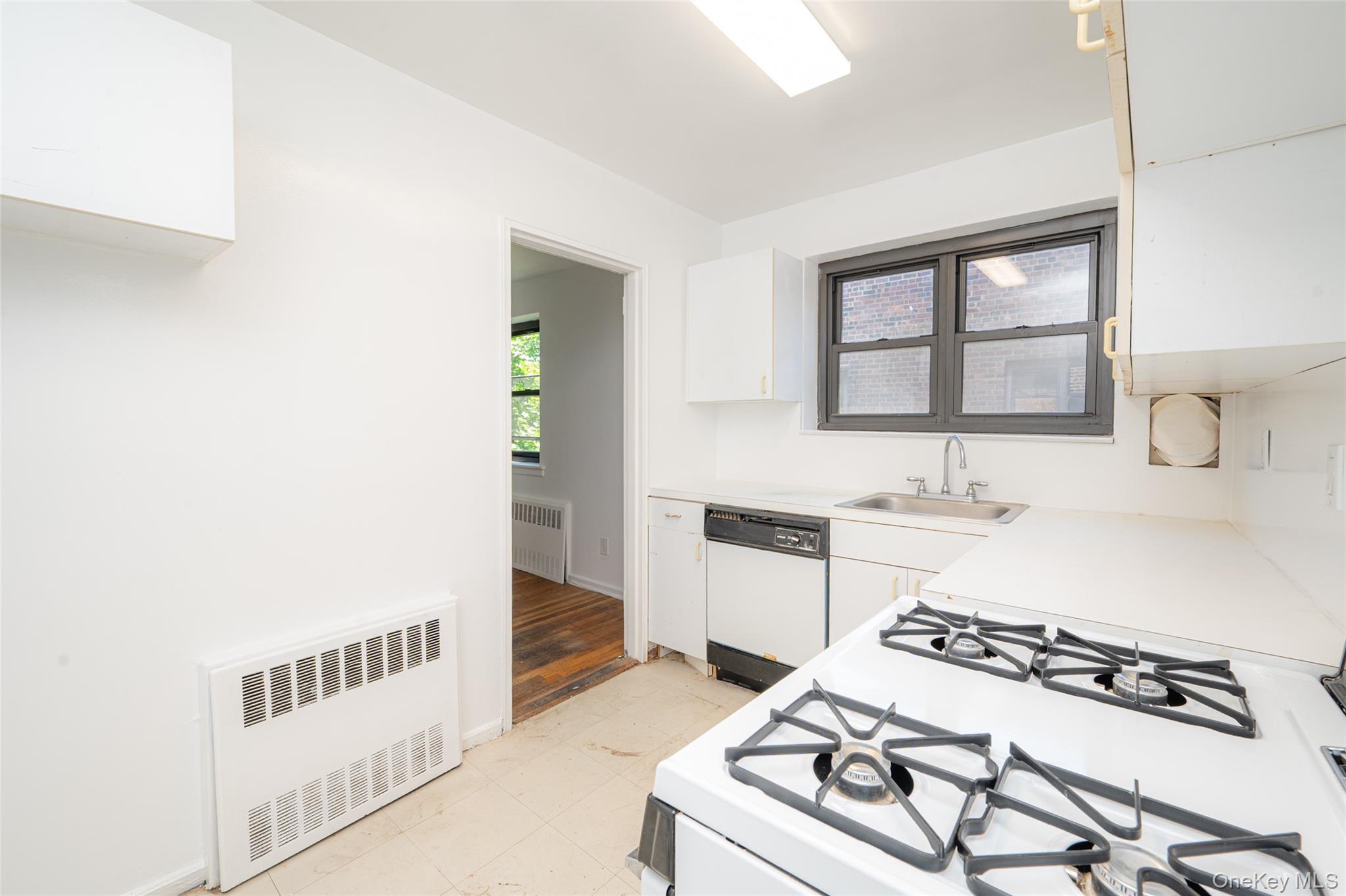 50 Brompton Road Apt 3h Property Photo 18