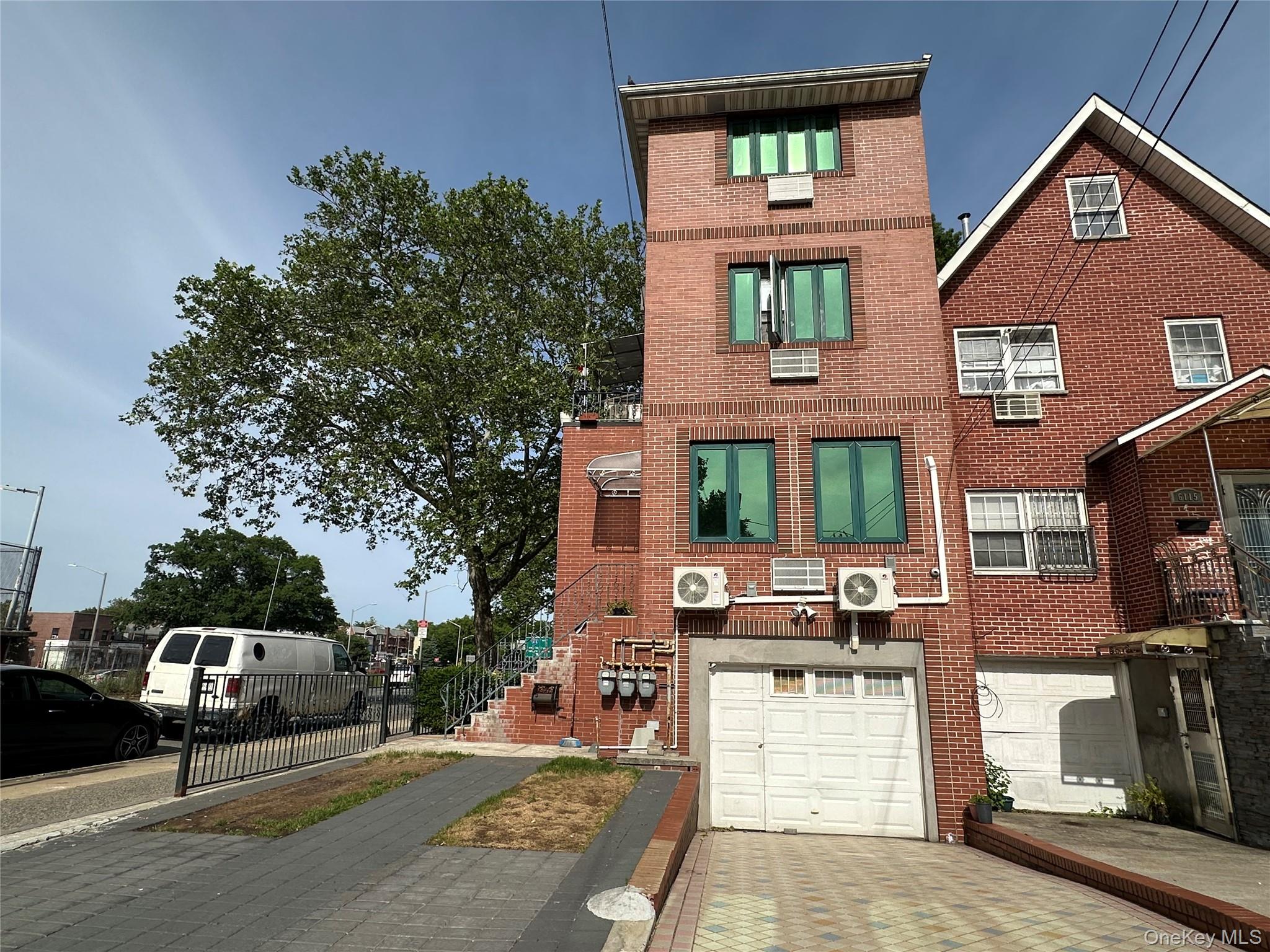 6111 159th Street Property Photo 2
