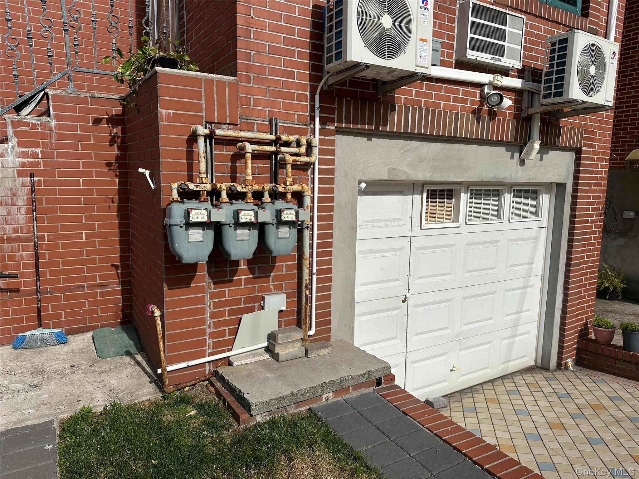 6111 159th Street Property Photo 3