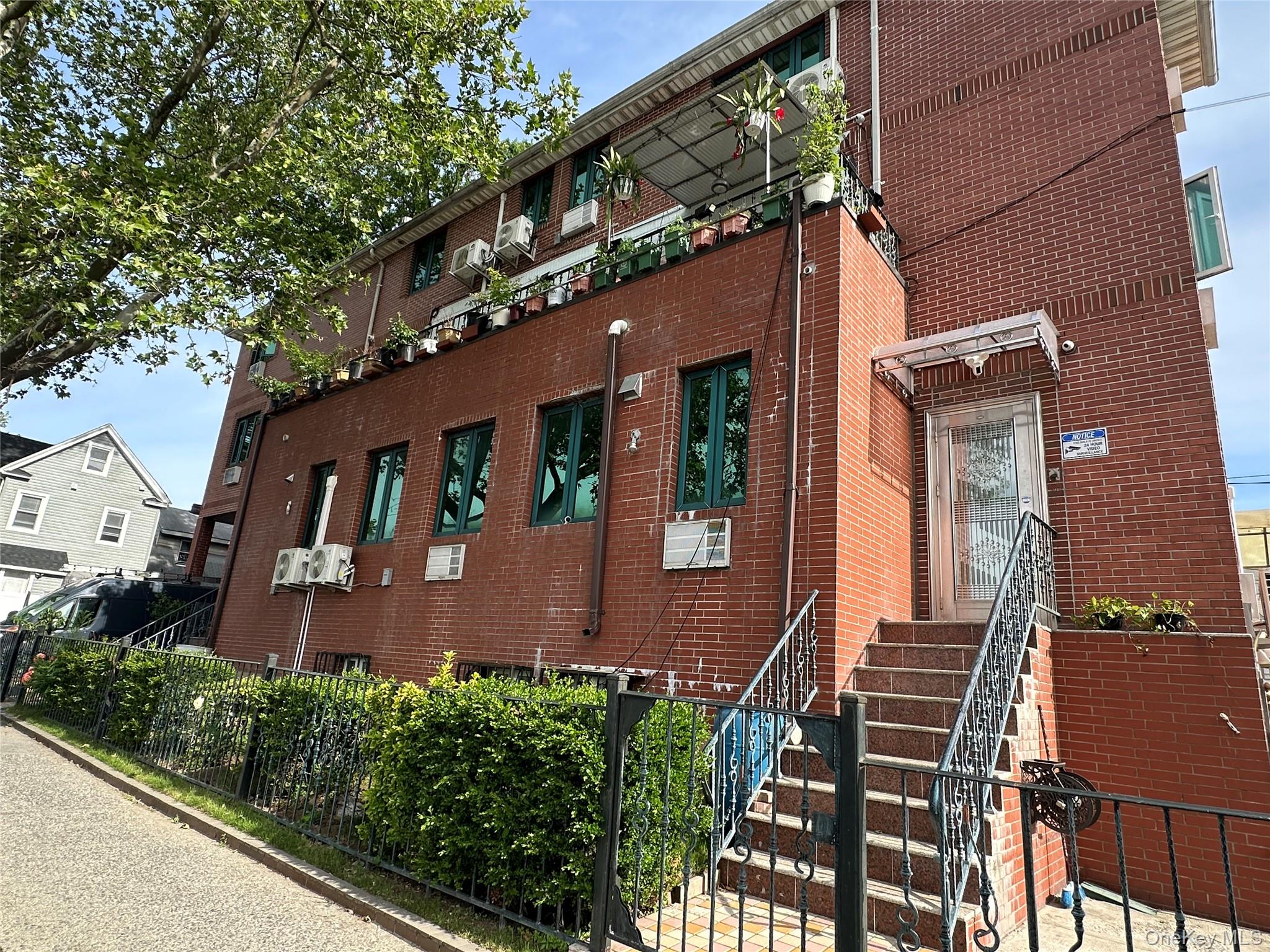 6111 159th Street Property Photo 4