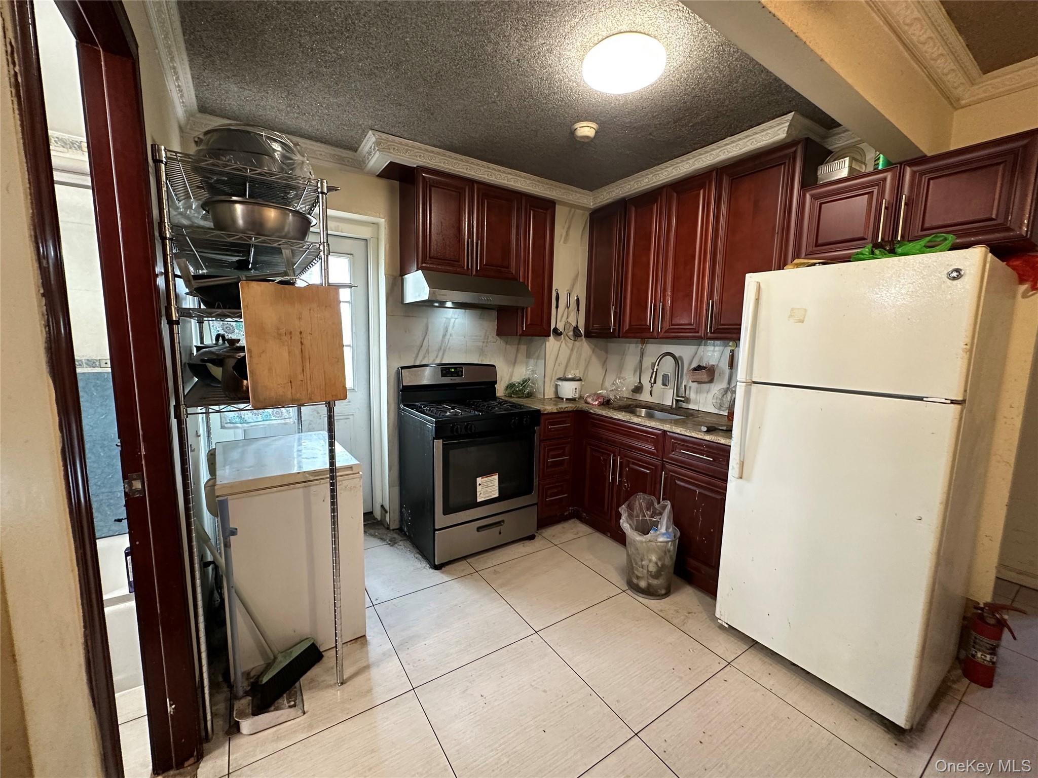 6111 159th Street Property Photo 11