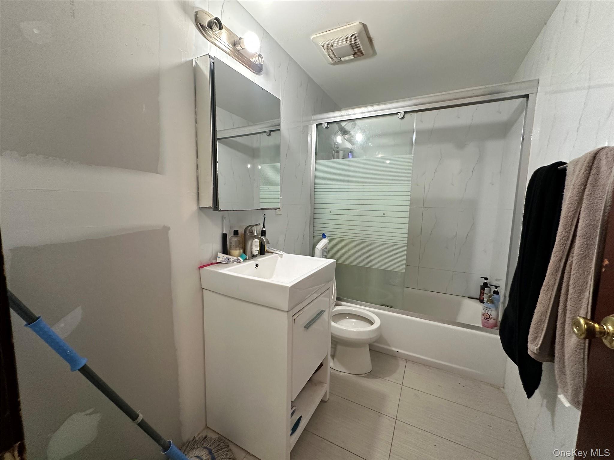 6111 159th Street Property Photo 15