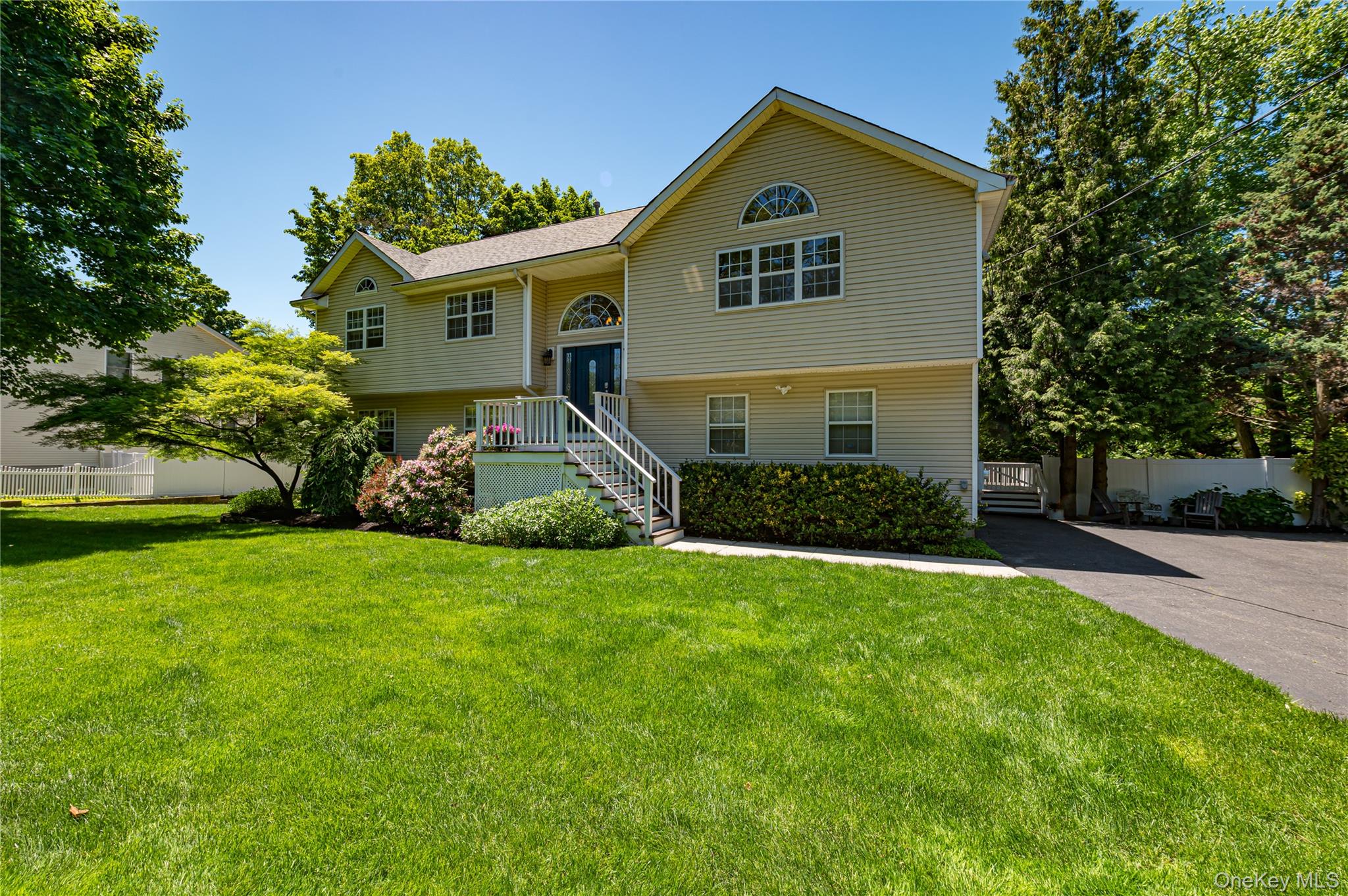 94 Woodhull Road Property Photo 2