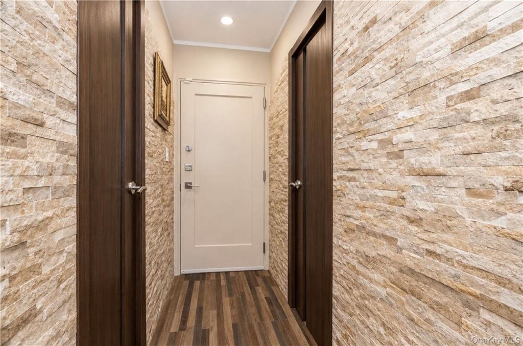 711 Montauk Court 2h Property Photo 7