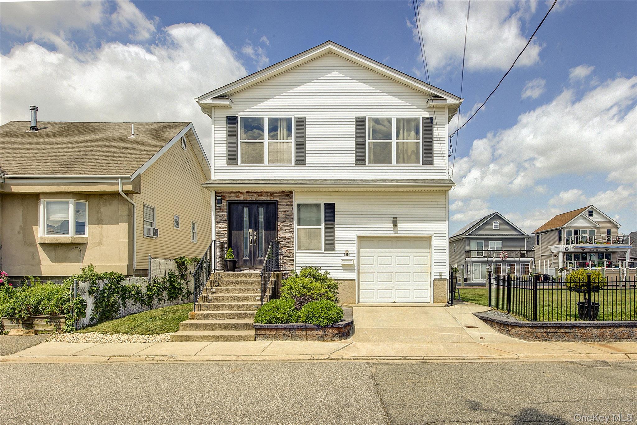 913 Arctic Street Property Photo 2