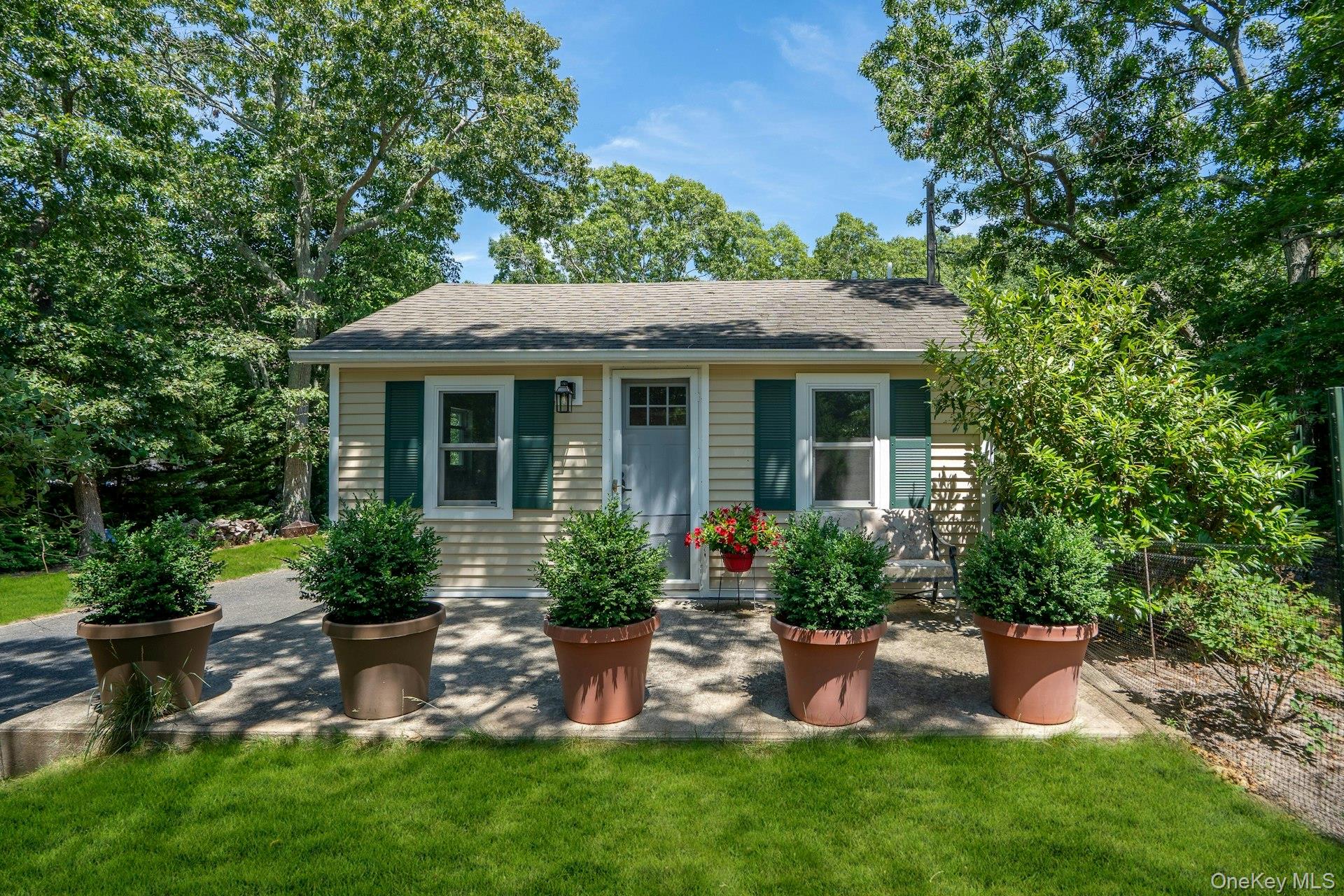 156 Washington Heights Avenue Property Photo 1