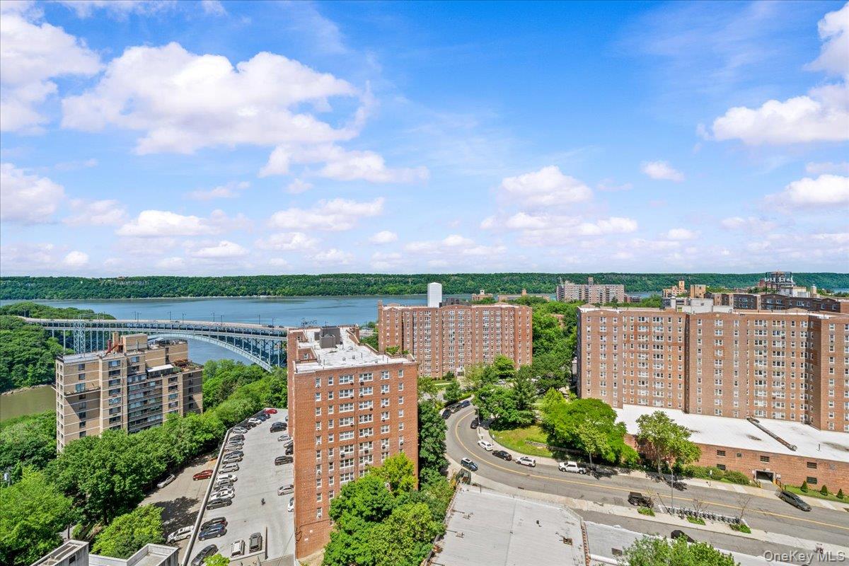555 Kappock Avenue 21K Property Photo 1