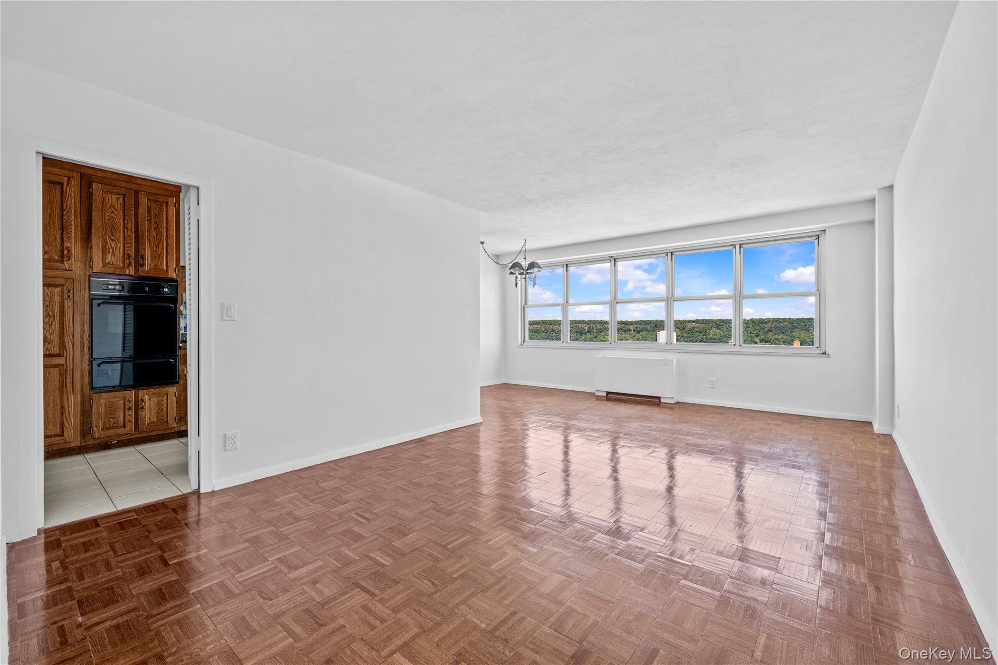 555 Kappock Avenue 21k Property Photo 4