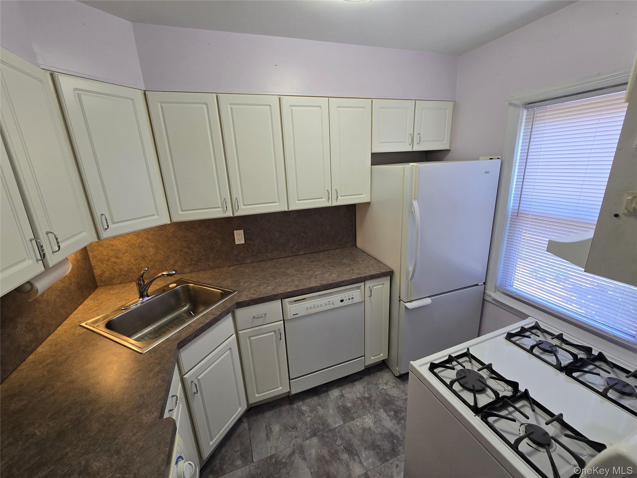 209-43 35 Avenue A Property Photo 11