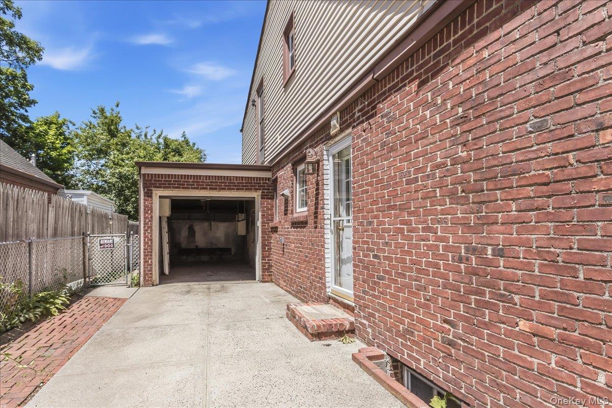 588 Adams Avenue Property Photo 19